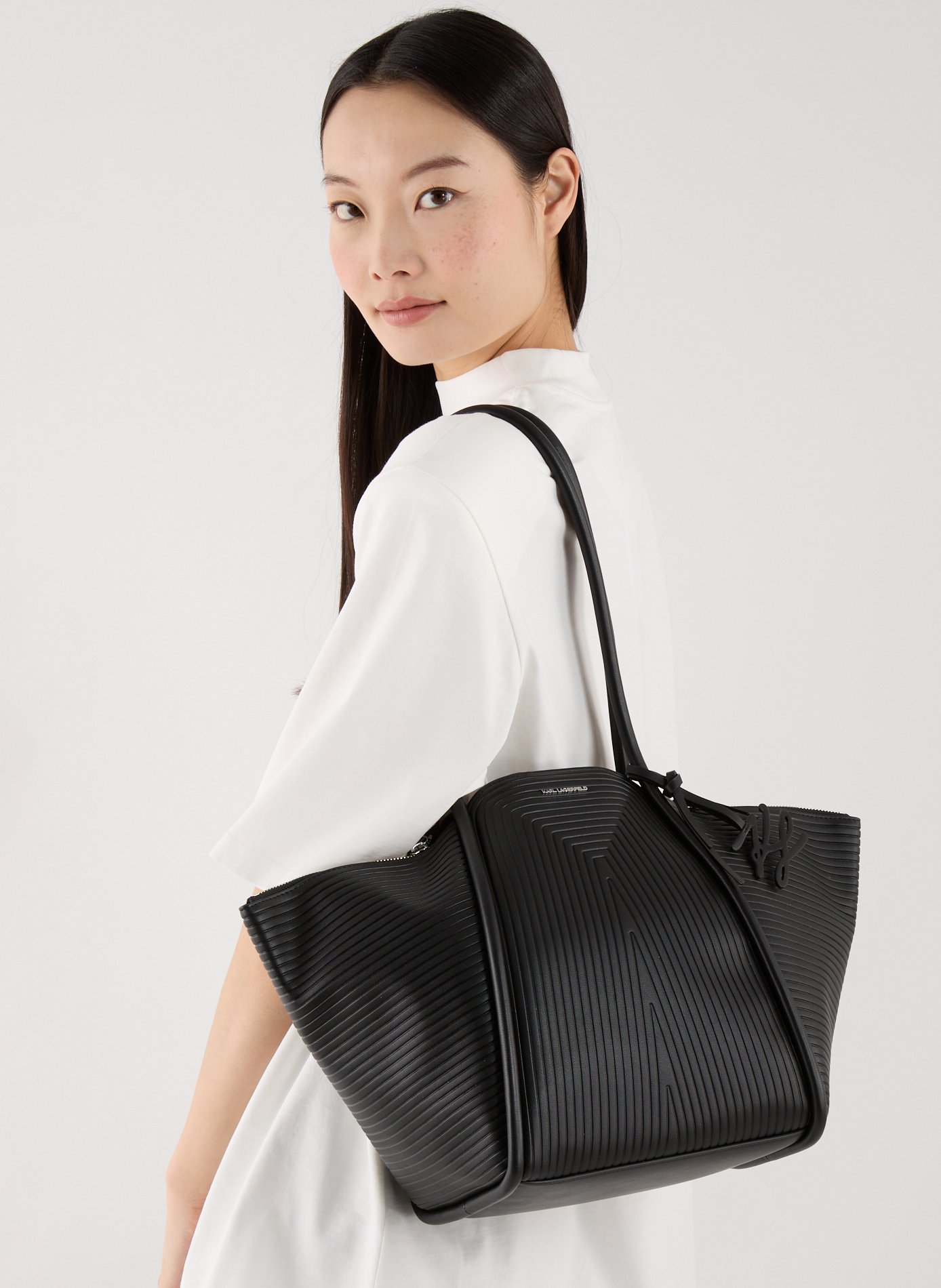 Zippered shoulder bag KARL LAGERFELD Black