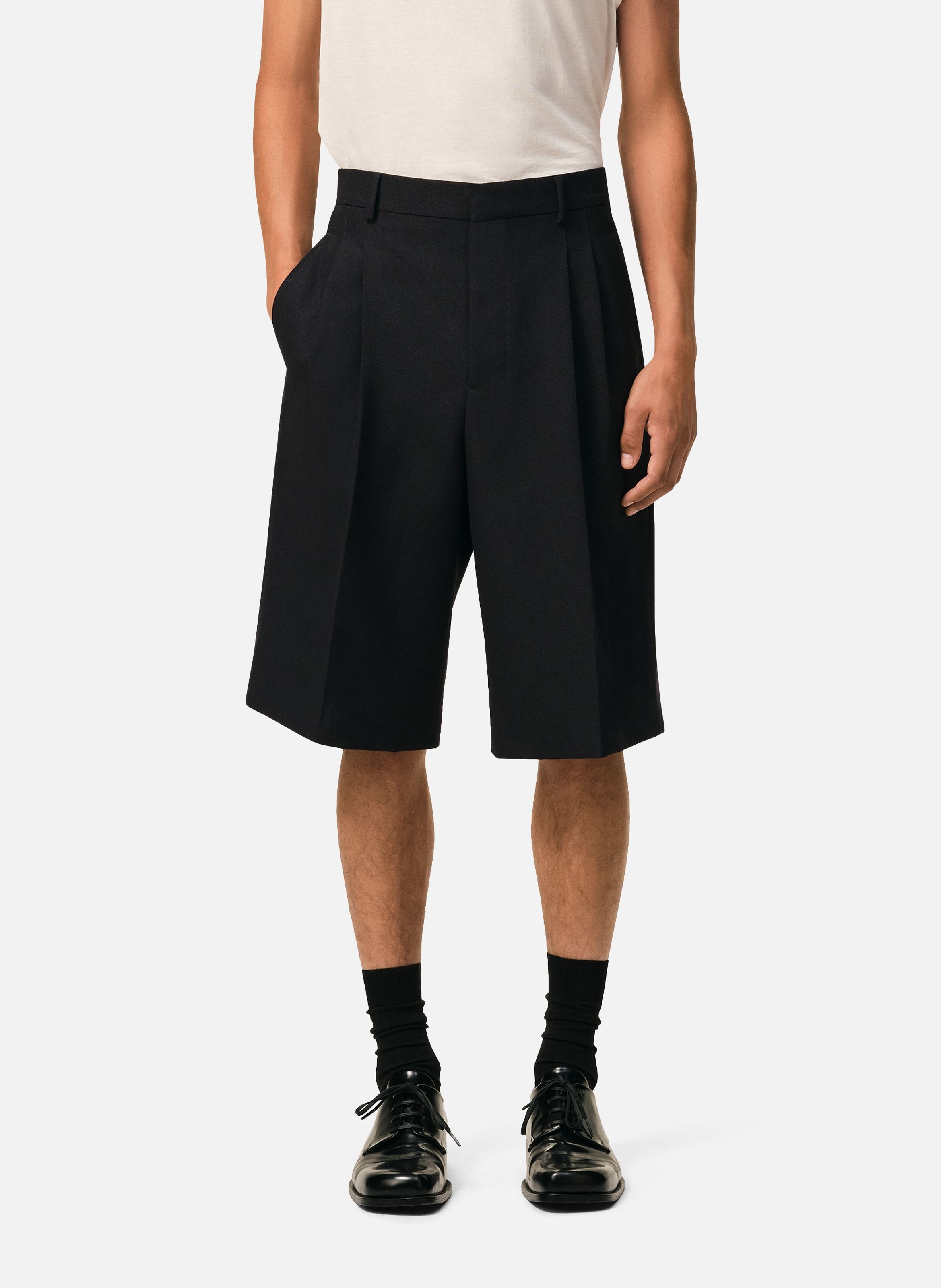 Bermuda large taille basse en laine vierge NoirAMI PARIS