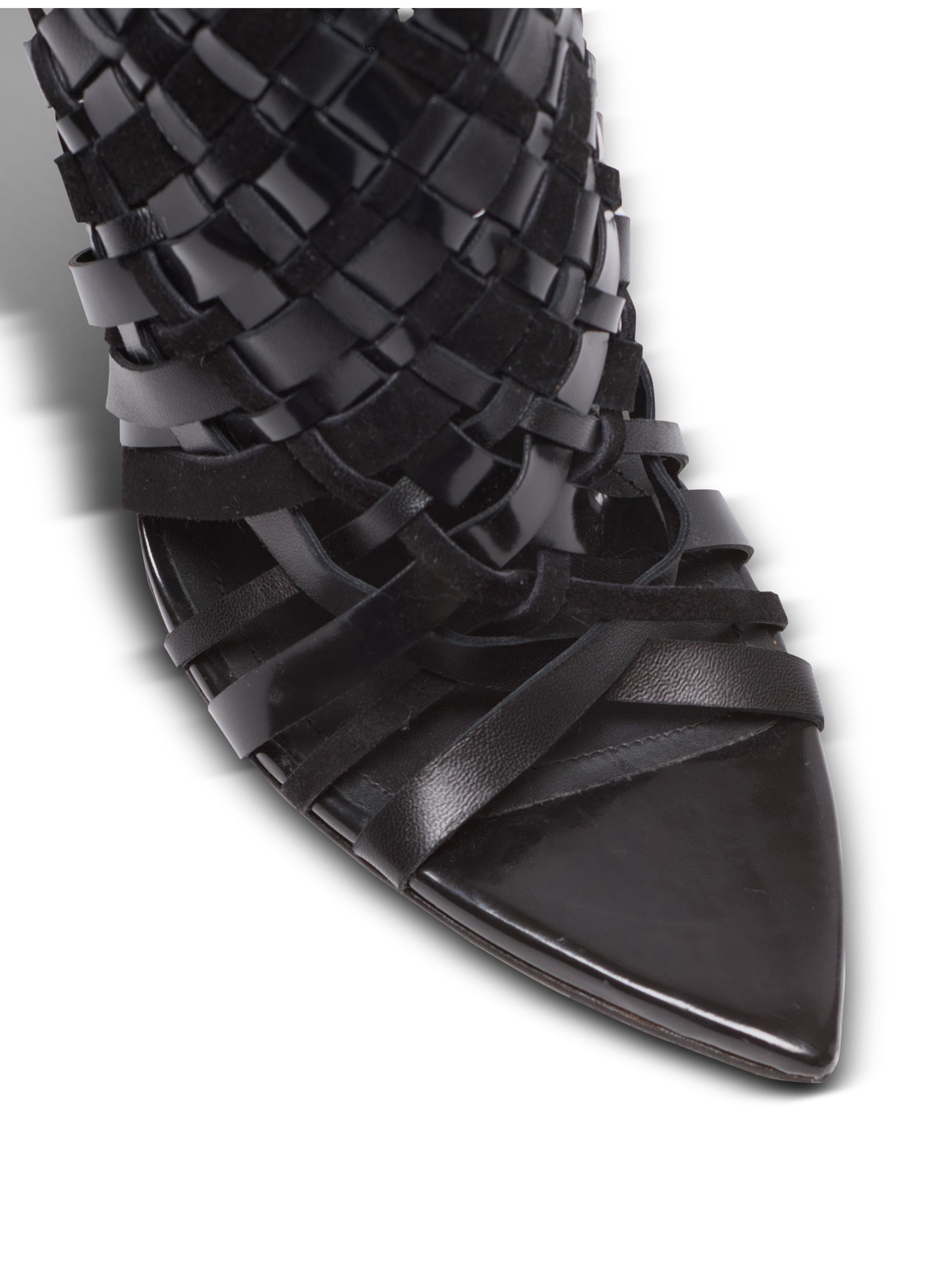 Sandales à franges en cuir verni BALMAIN Noir