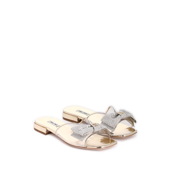 Claquettes avec détail noeud