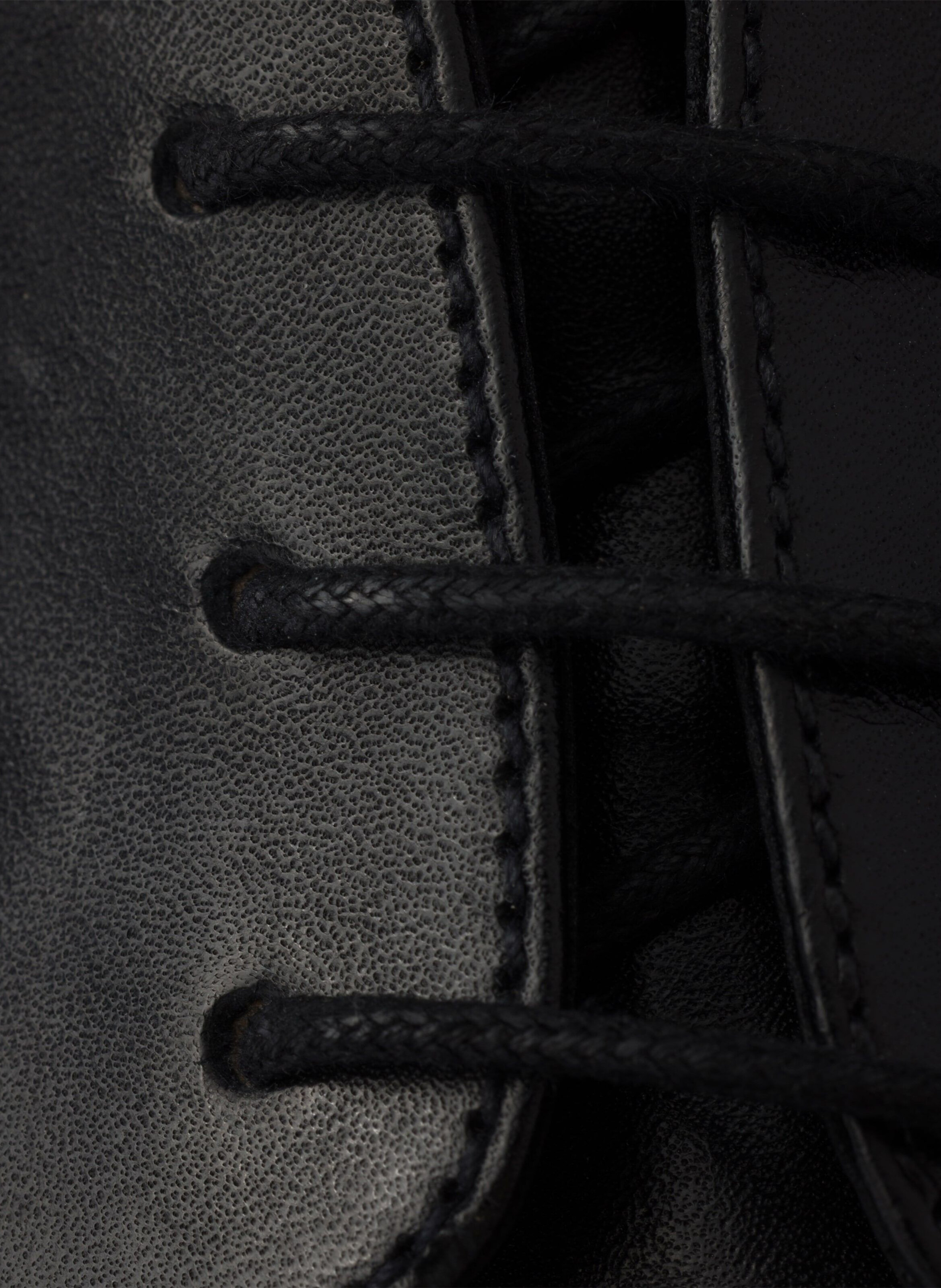 Chaussures à lacets en cuir vieilli PRADA Noir