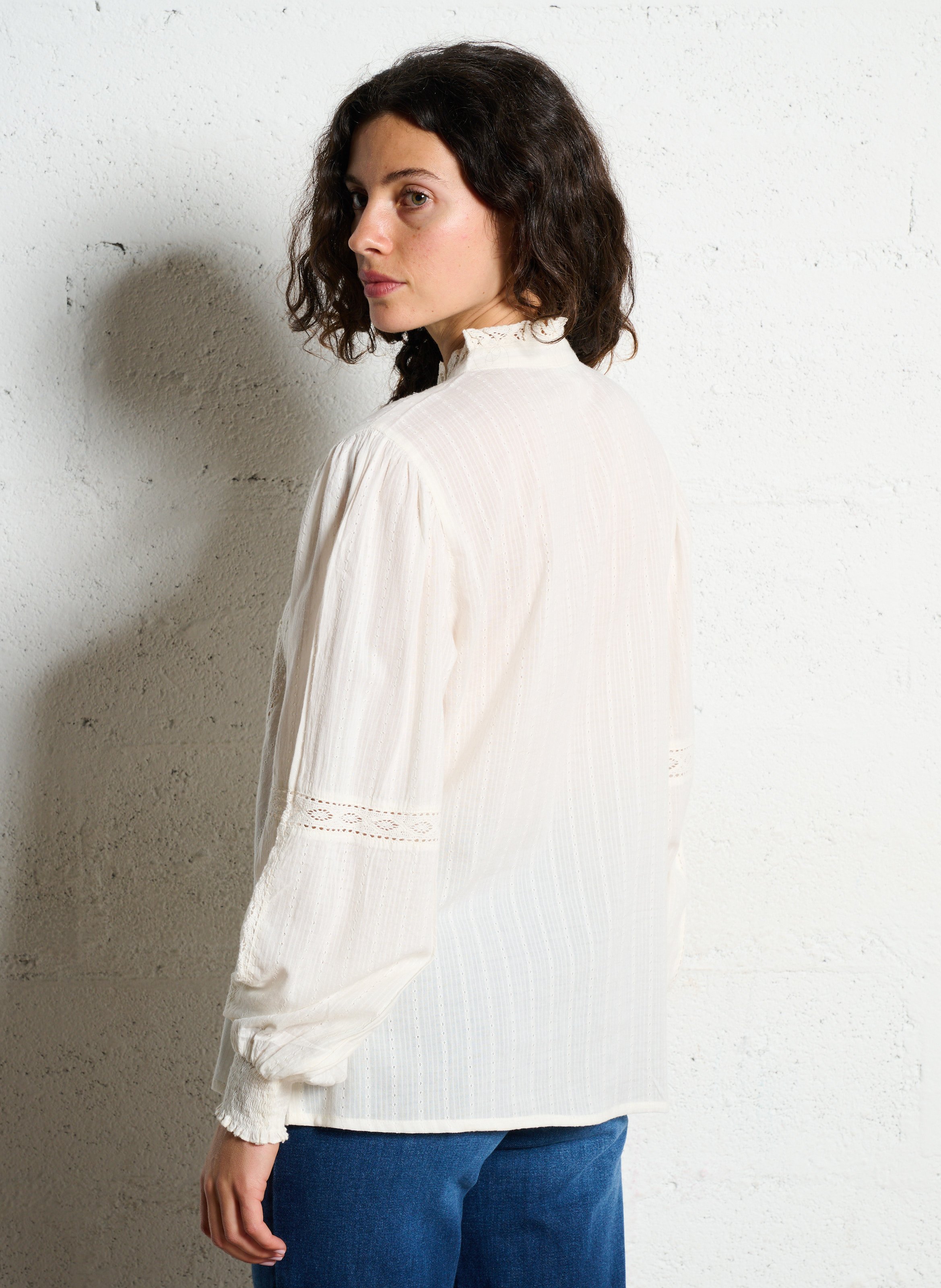 Blouse boutonnée brodée à dentelle sophia MAISON 123 Beige