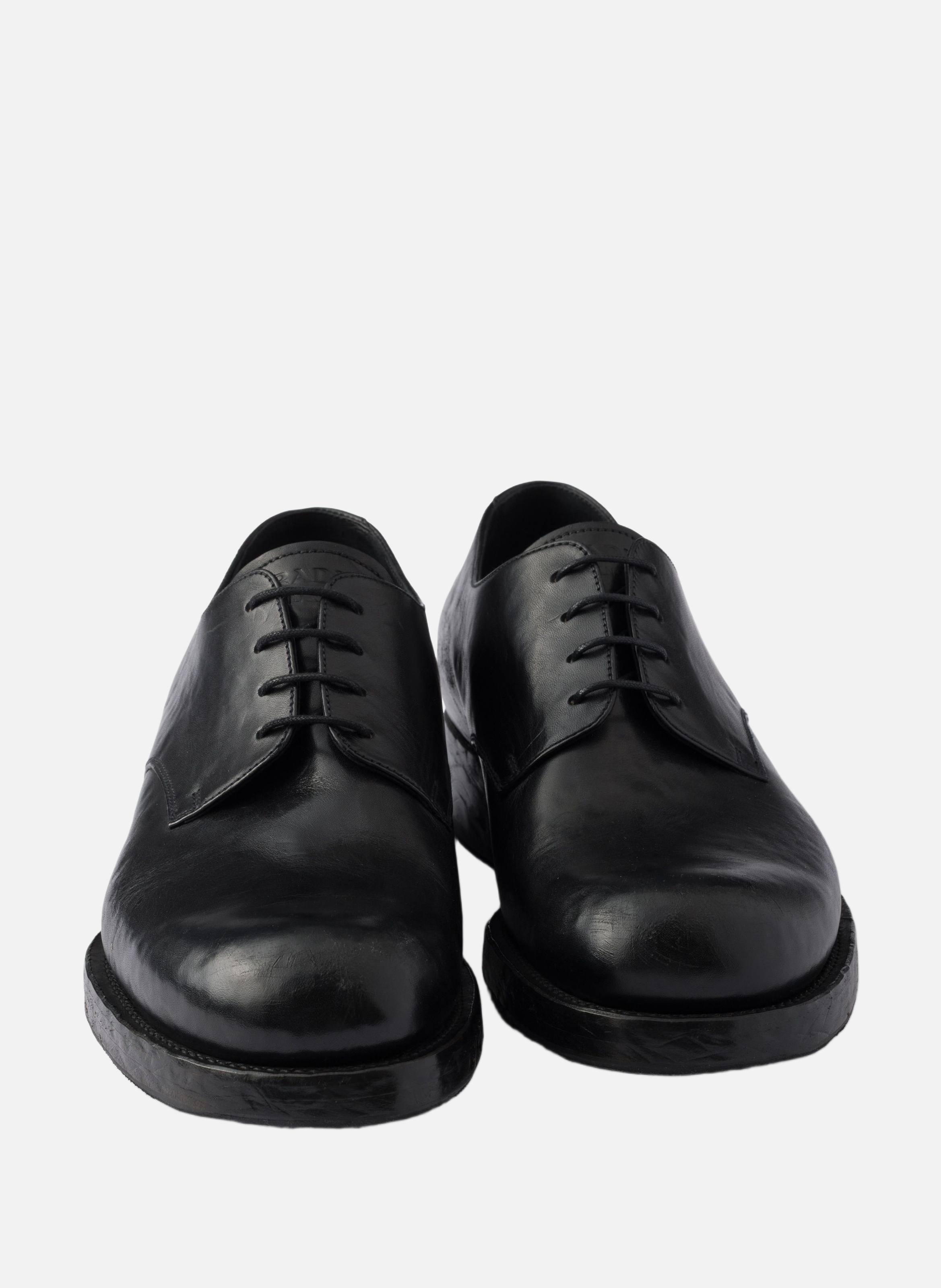 Chaussures à lacets en cuir vieilli PRADA Noir