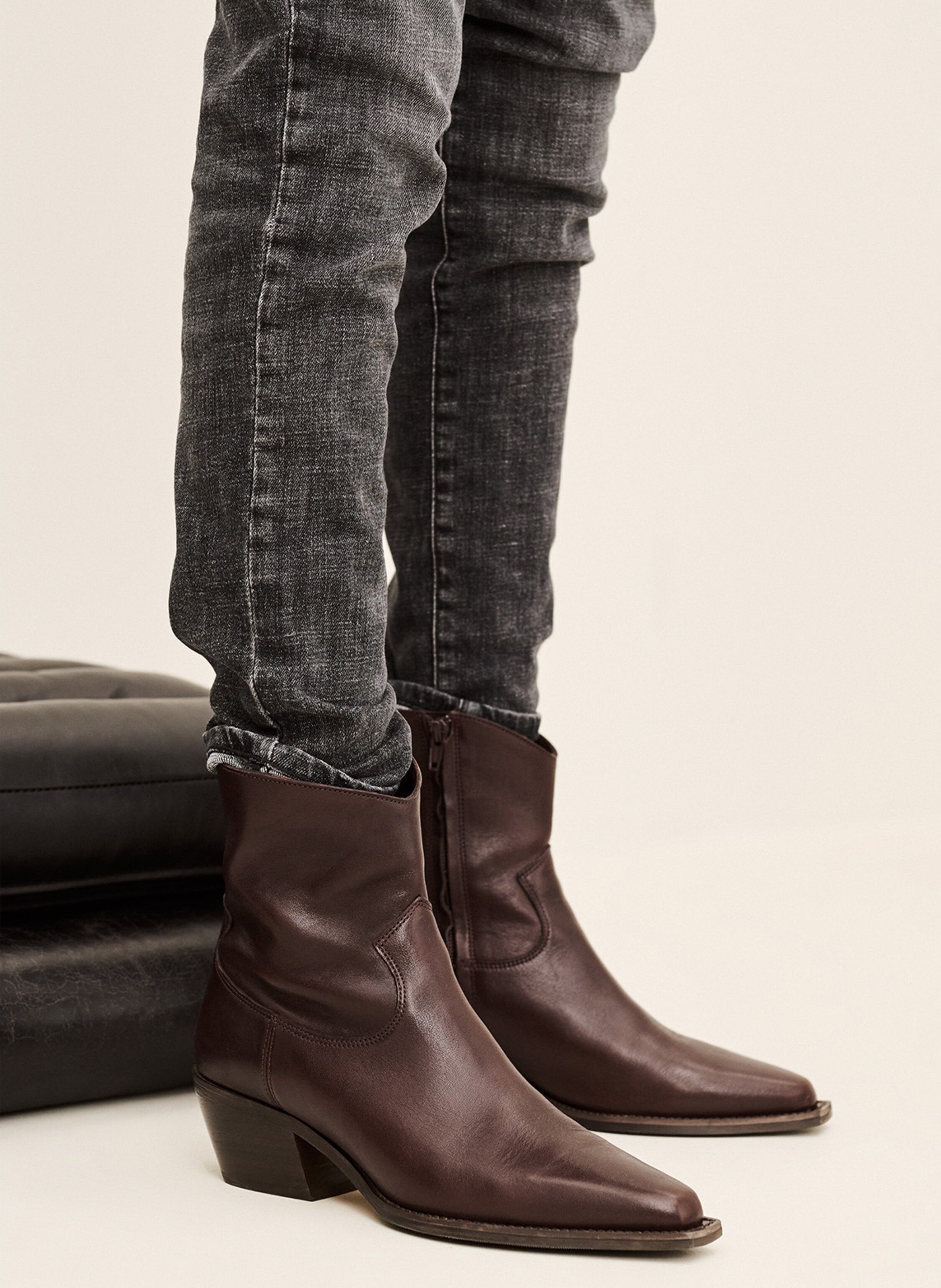 Bottines à bout pointu en cuir low cowby BA&SH Violet