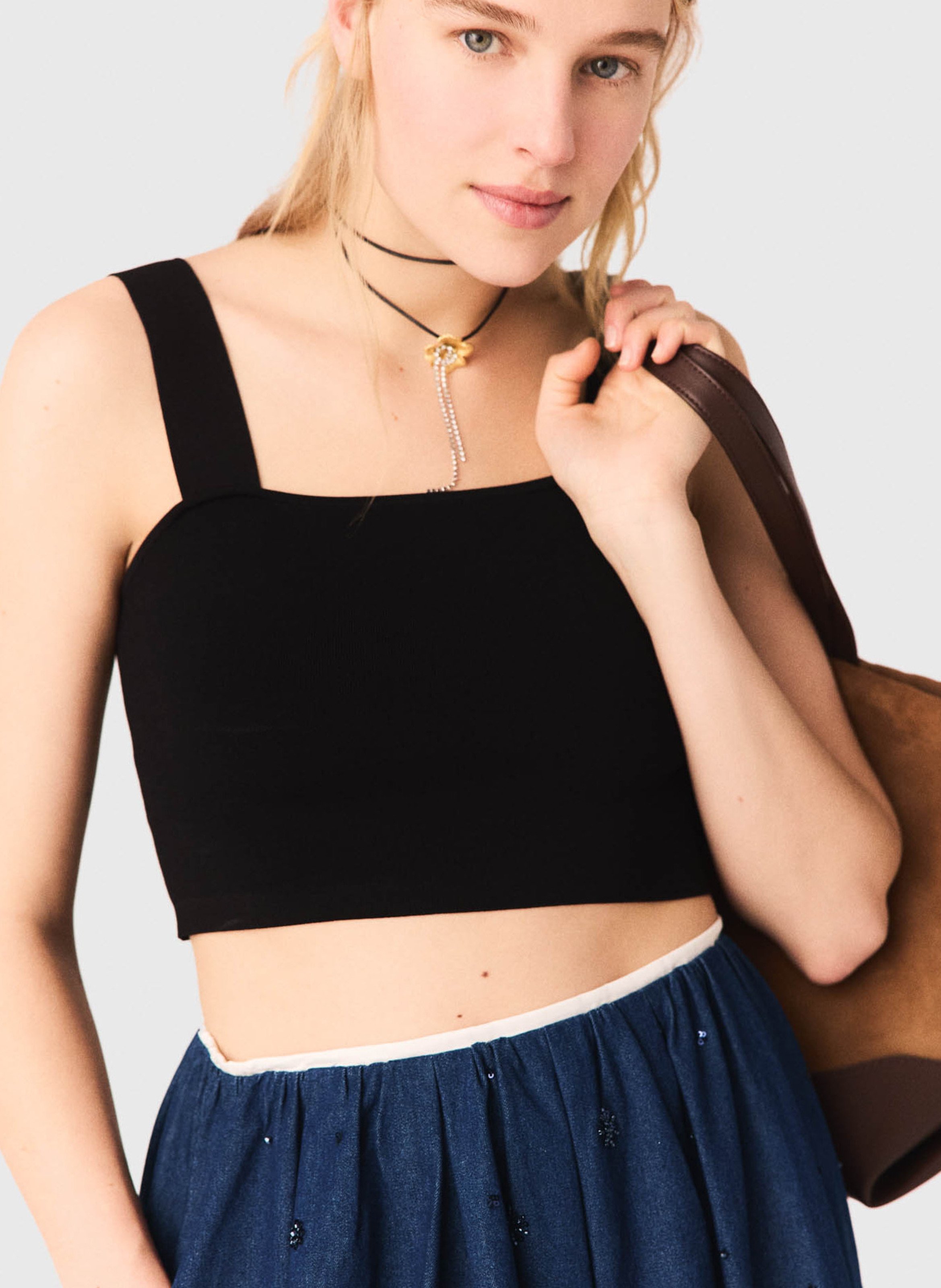 Top court moulant en maille MAJE Noir