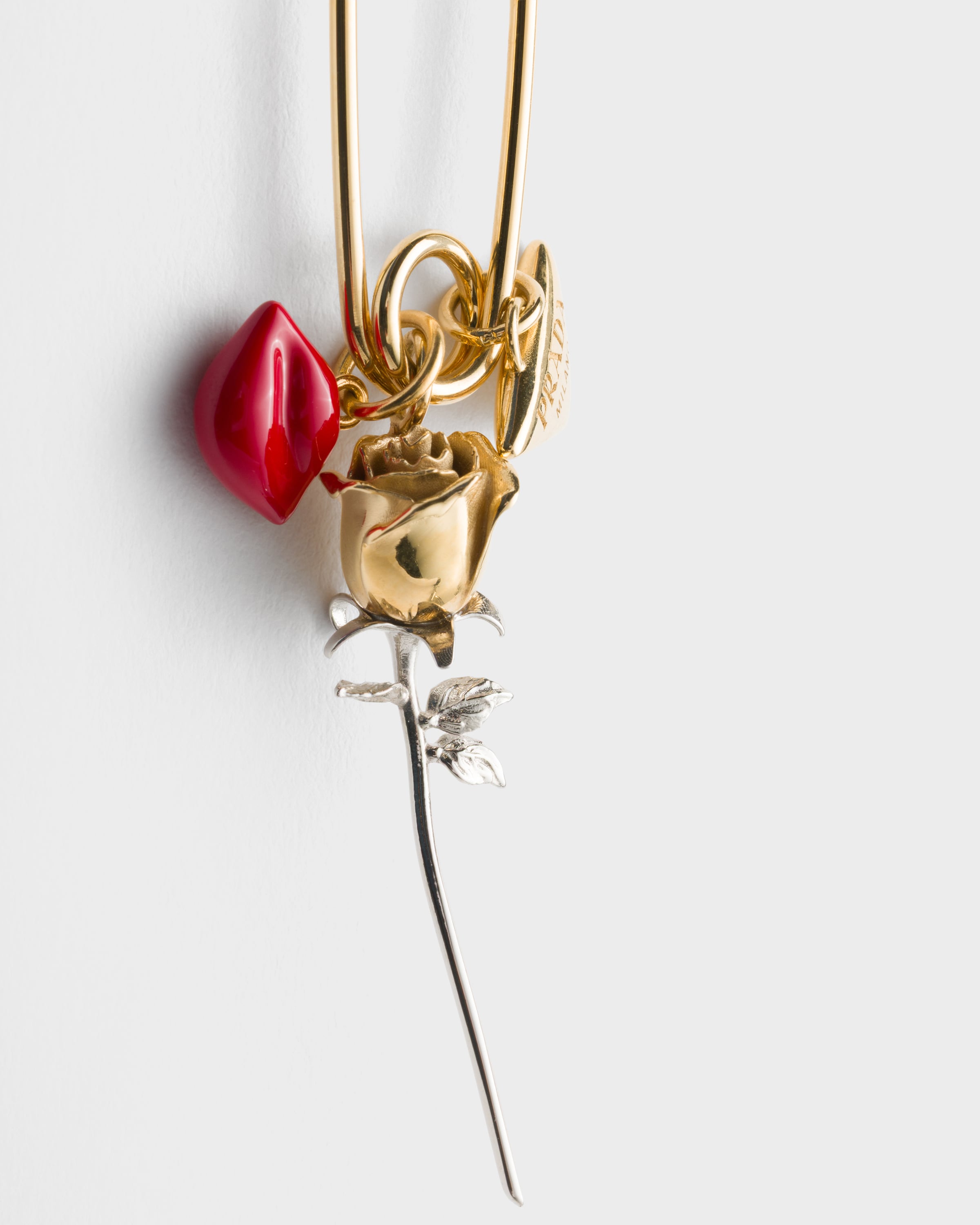 Broche en métal émaillé PRADA Argent