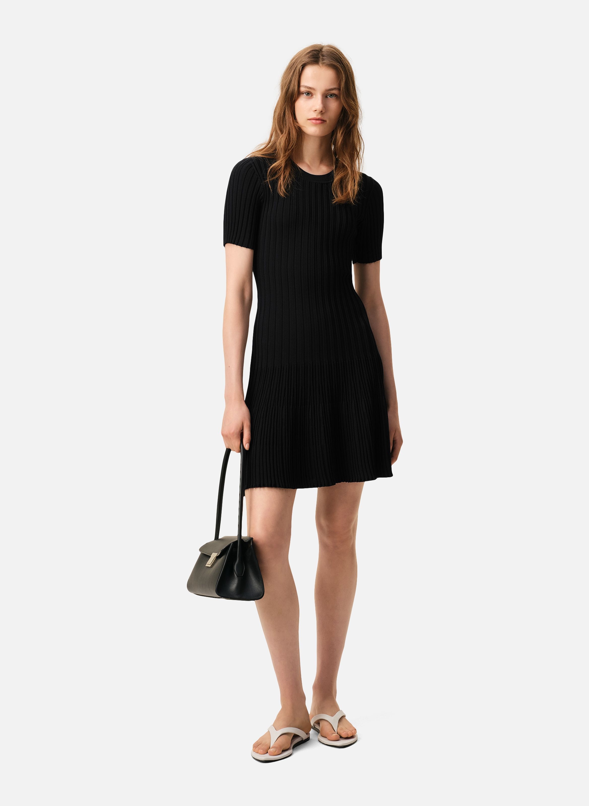Robe mini à godets en maille AMI PARIS Noir