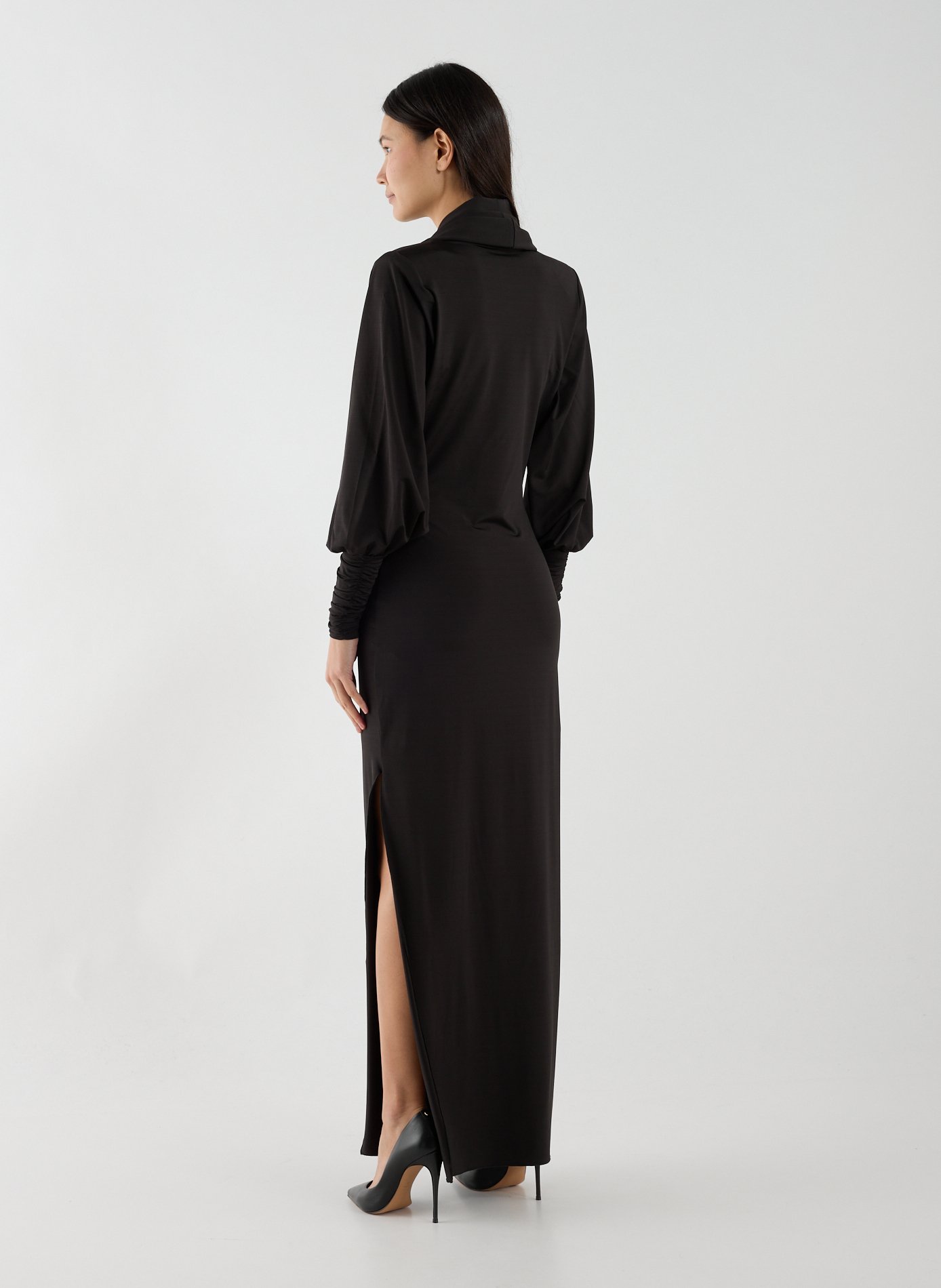 Robe longue satinée à décolleté ROTATE Noir