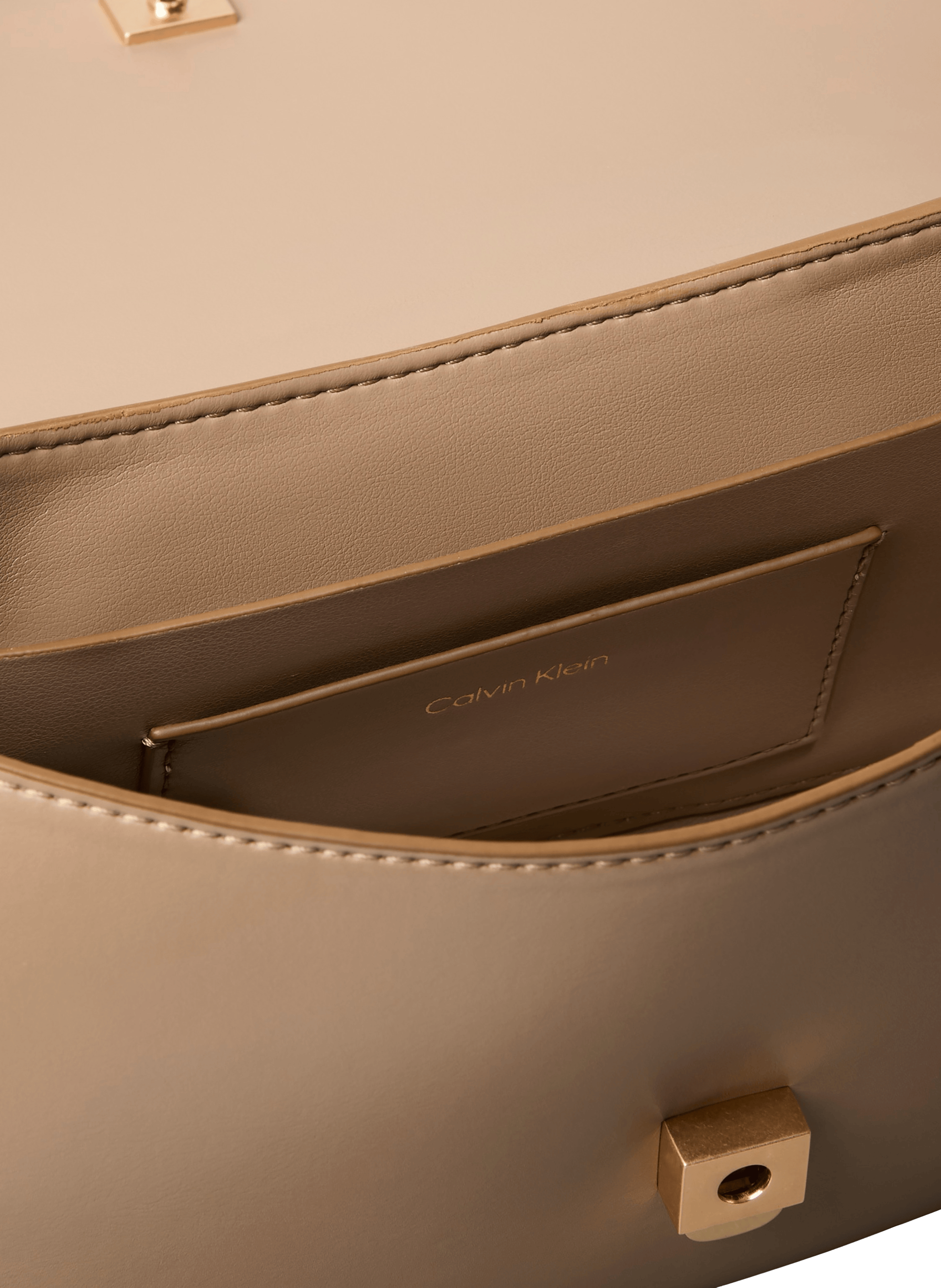 Sac à rabat bandoulière chaînette CALVIN KLEIN Beige