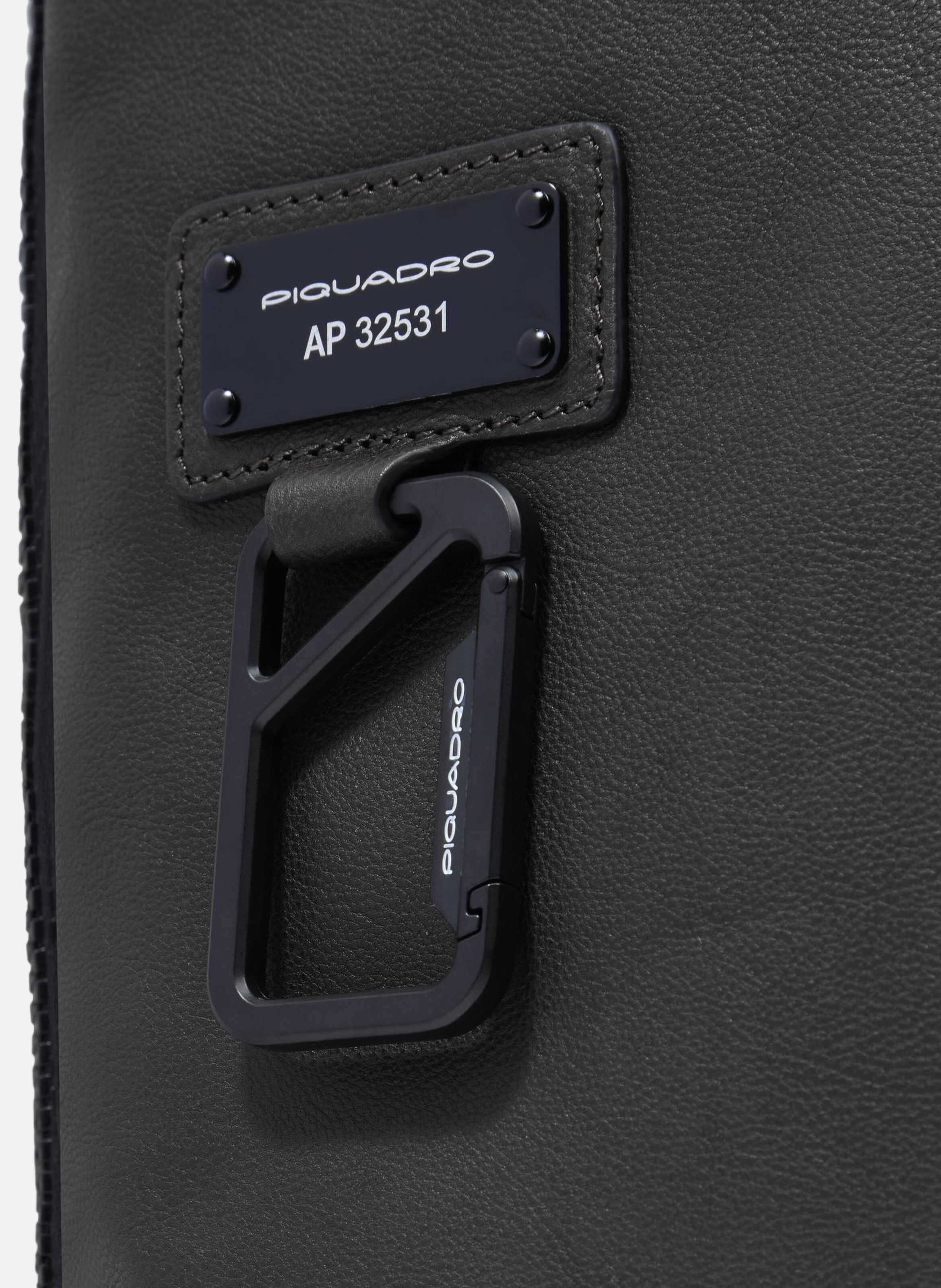 Rugzak voor 15,6" laptopreizen PIQUADRO Zwart