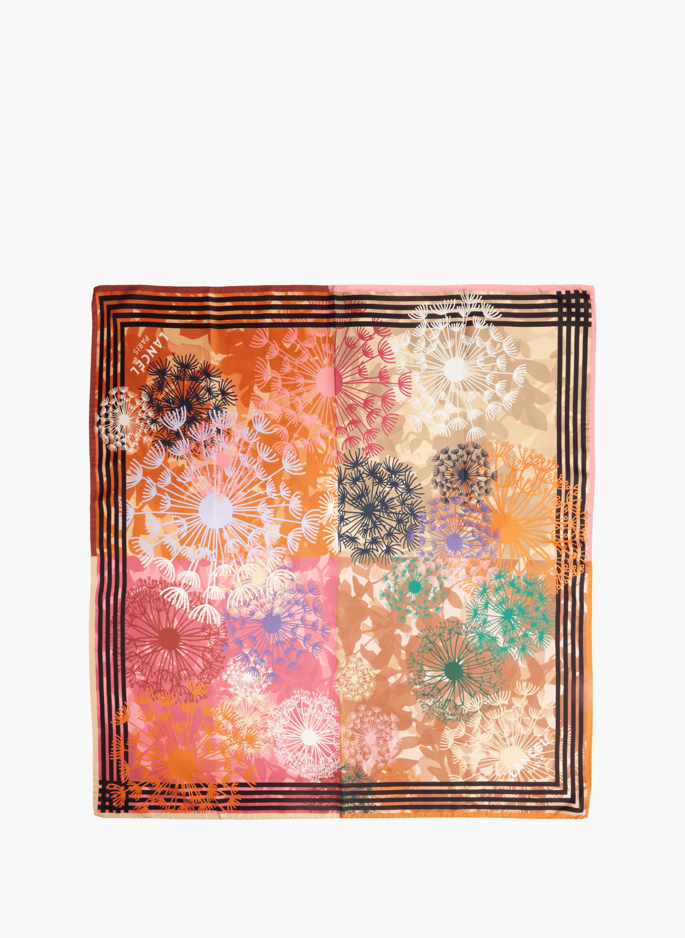 Zijden sjaal van 90 cm met vuurwerkprint in vier kleuren zijde. LANCEL Oranje
