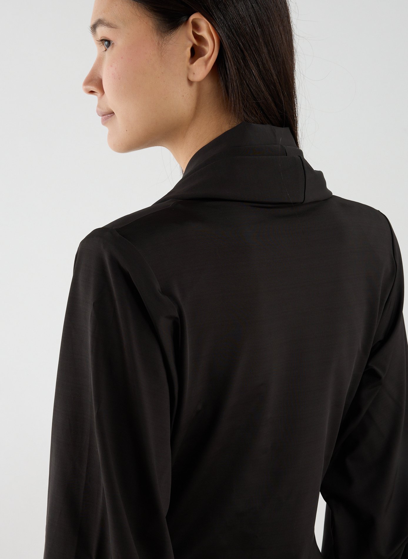 Robe longue satinée à décolleté ROTATE Noir