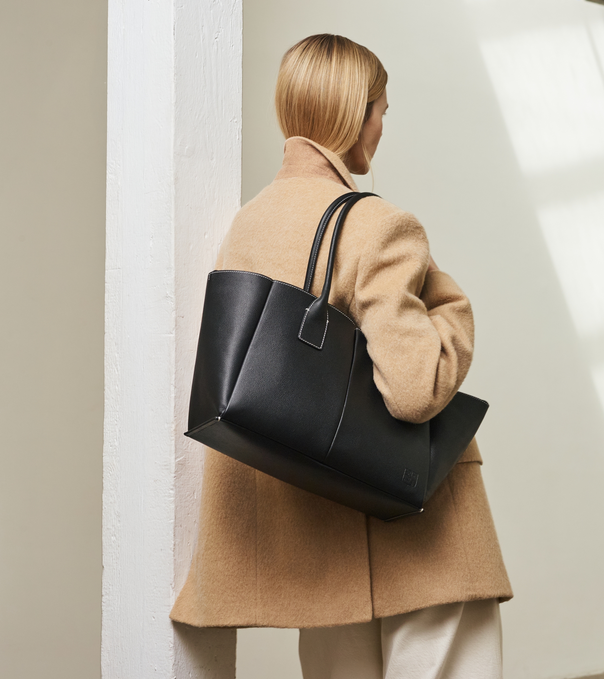 Grand sac cabas elena en cuir grainé LE TANNEUR Noir