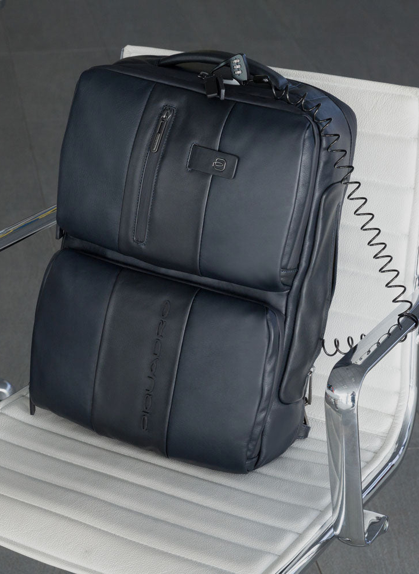 Sac à dos fin pour ordinateur 17,3" PIQUADRO Noir