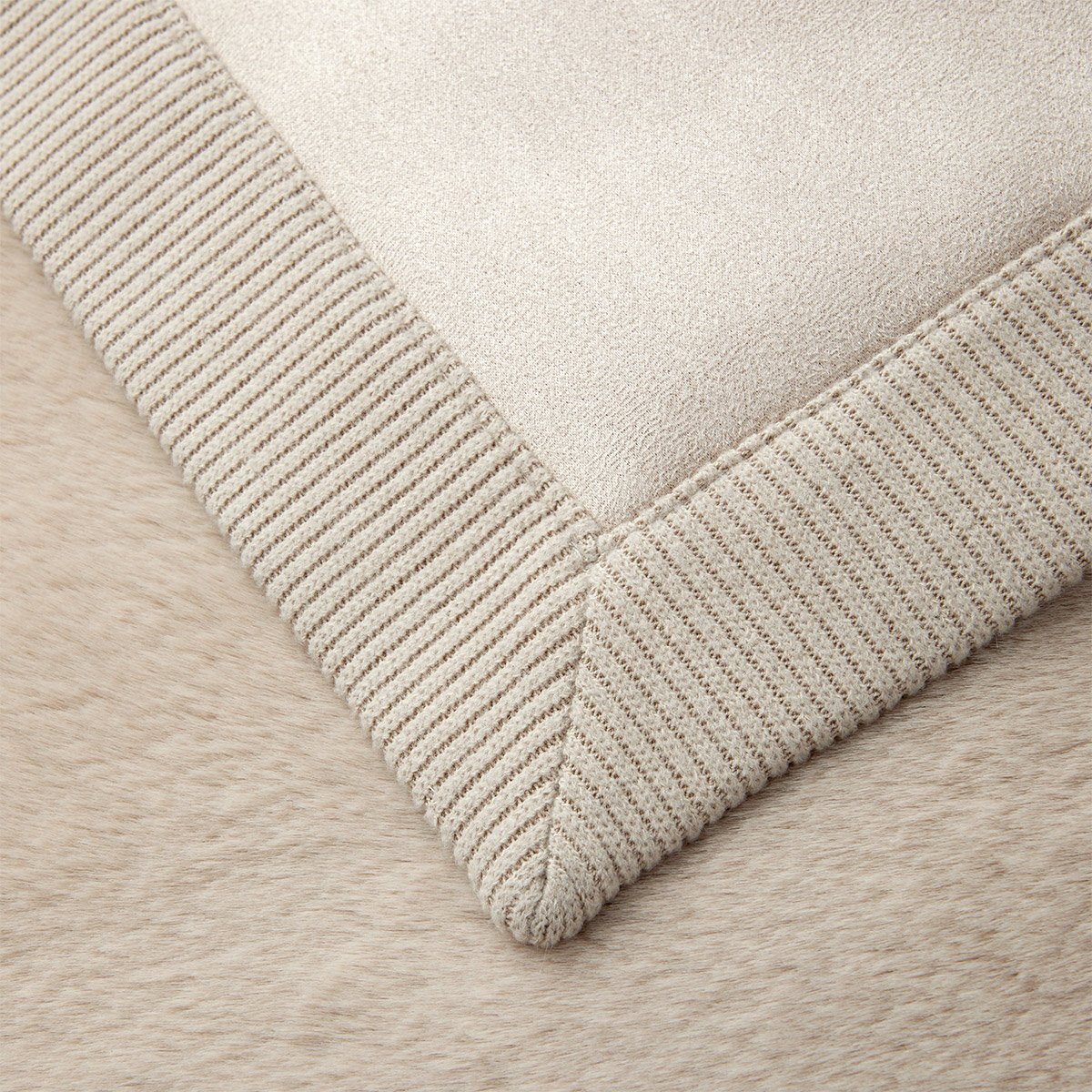 Plaid en fausse fourrure, kalder BOSS HOME Beige
