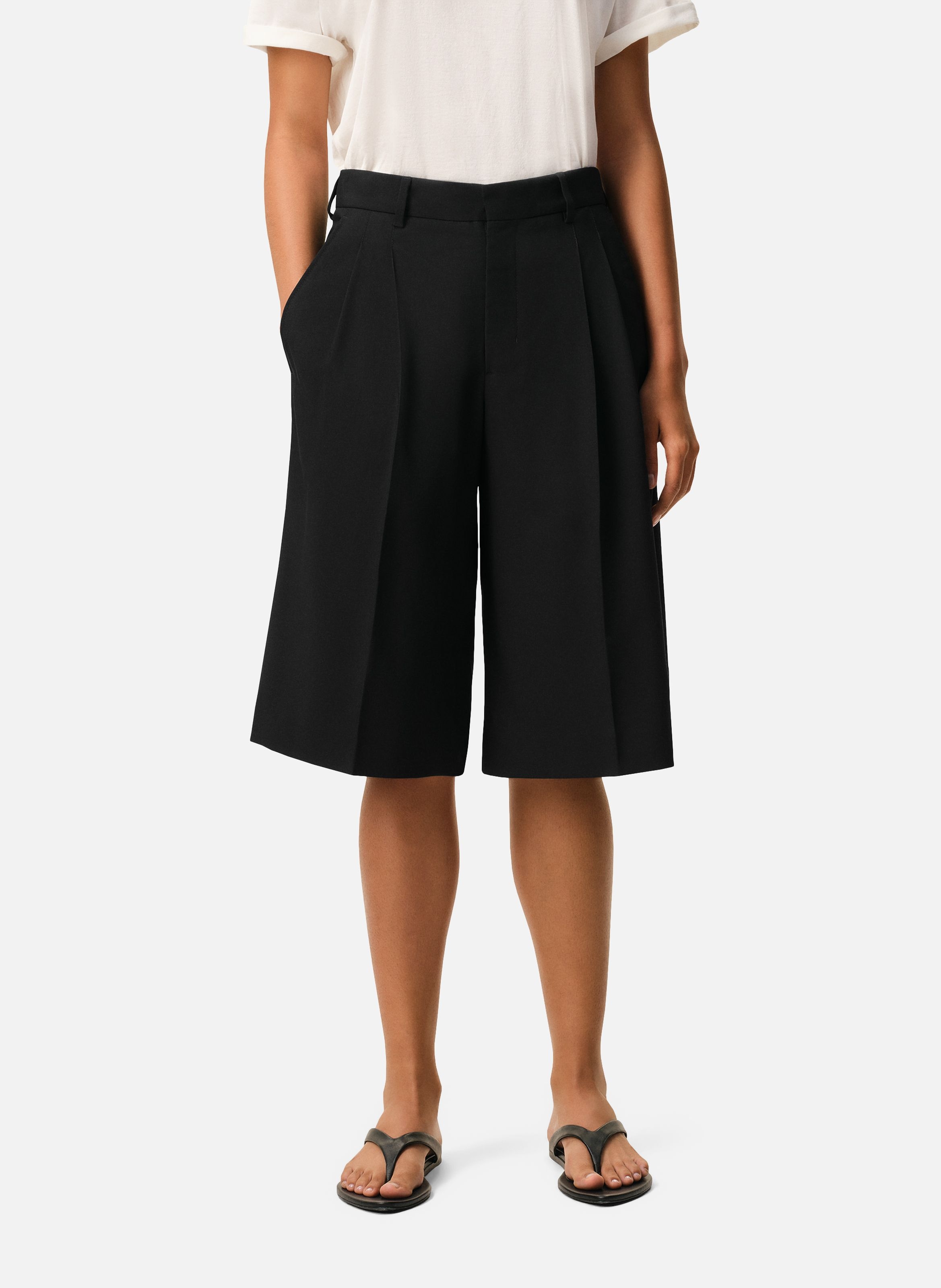 Bermuda large taille basse en laine vierge AMI PARIS Noir