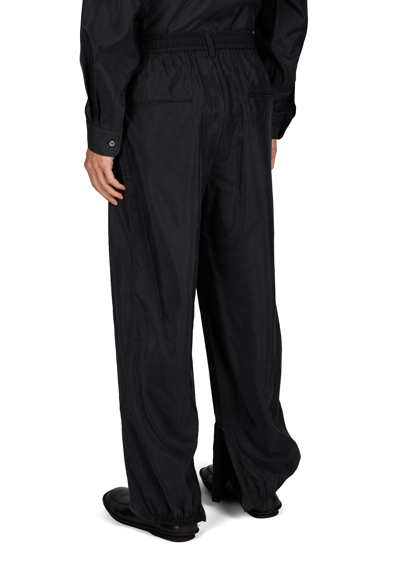 Pantalón recto de seda SSSTEIN Negro