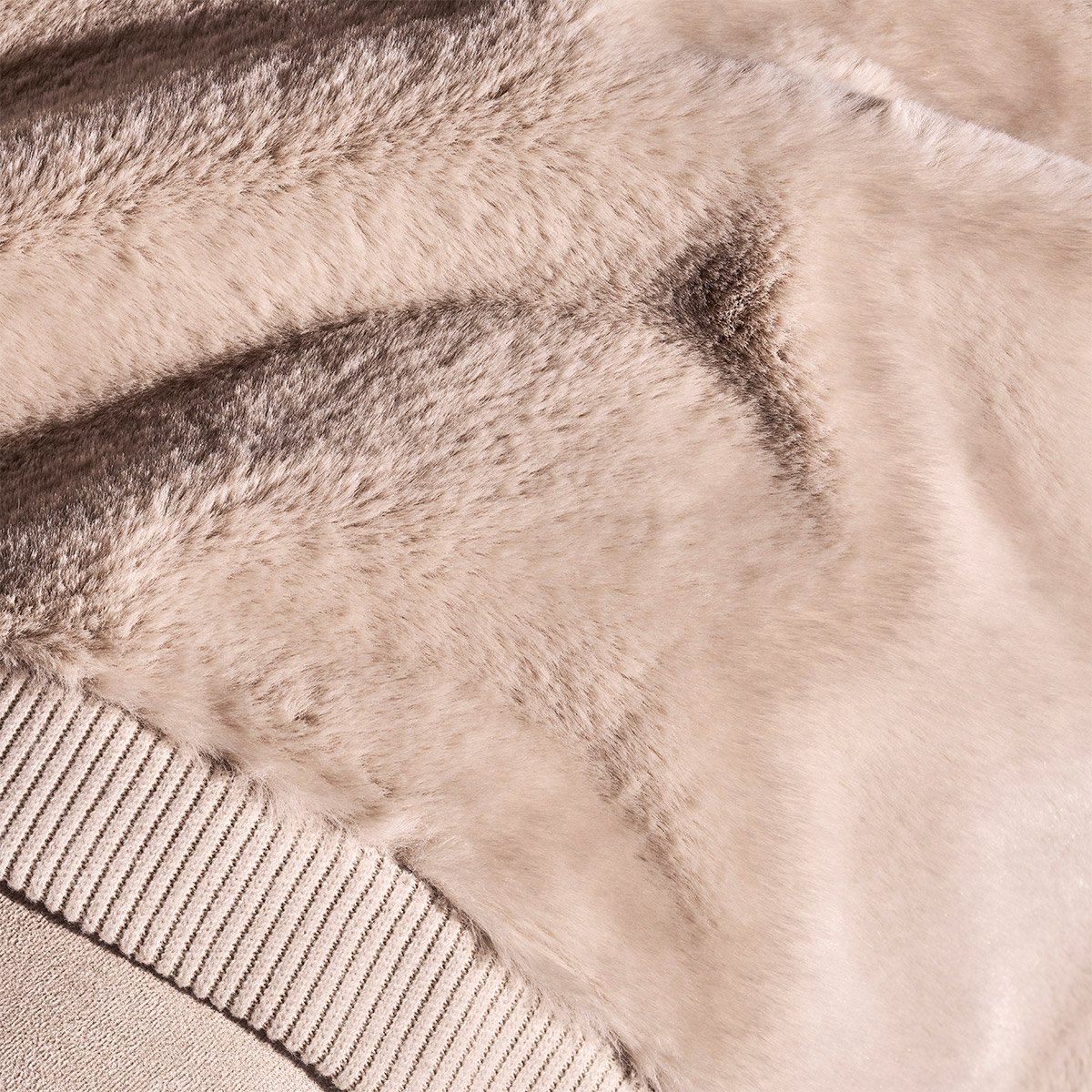 Plaid en fausse fourrure, kalder BOSS HOME Beige