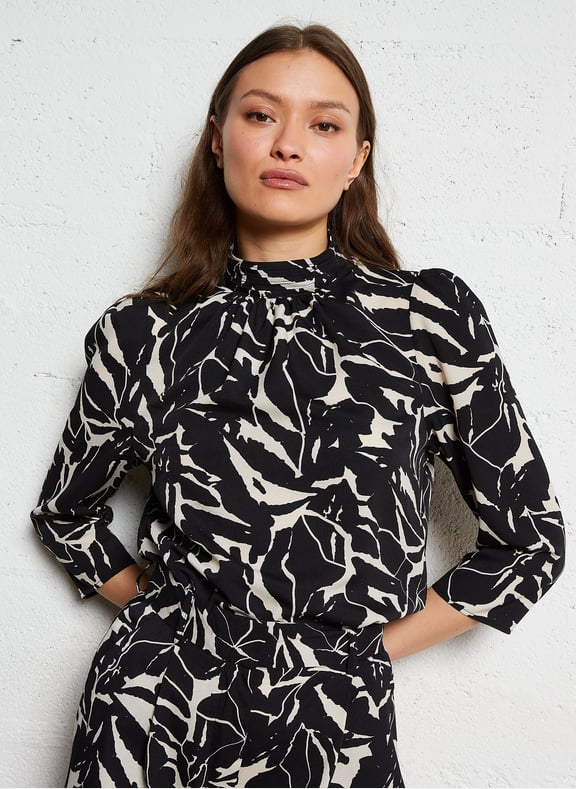 Top droit col montant Noir by IKKS IKKS Top droit col montant Noir