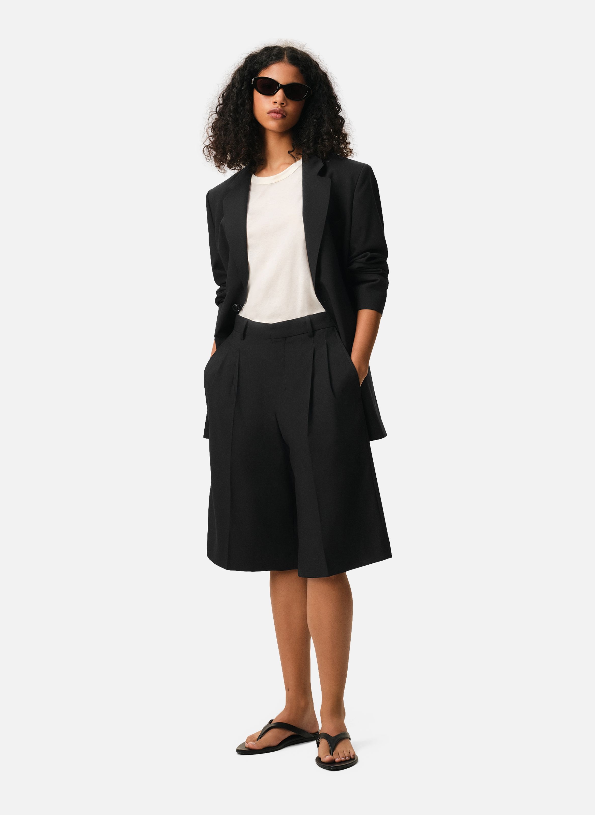 Bermuda large taille basse en laine vierge AMI PARIS Noir