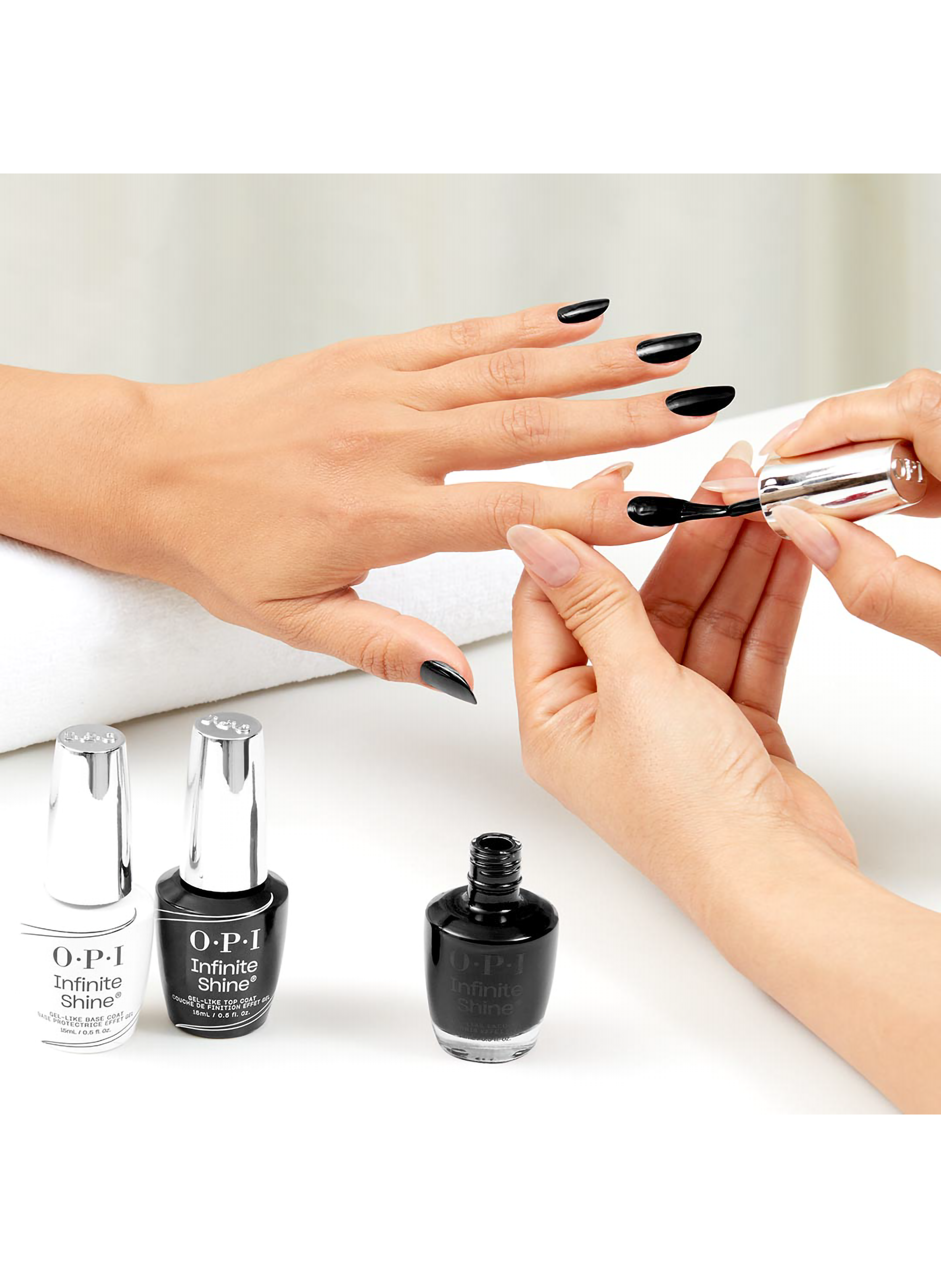 Lady In Black
Infinite Shine
Long-lasting gel effect nail polish OPI Noir