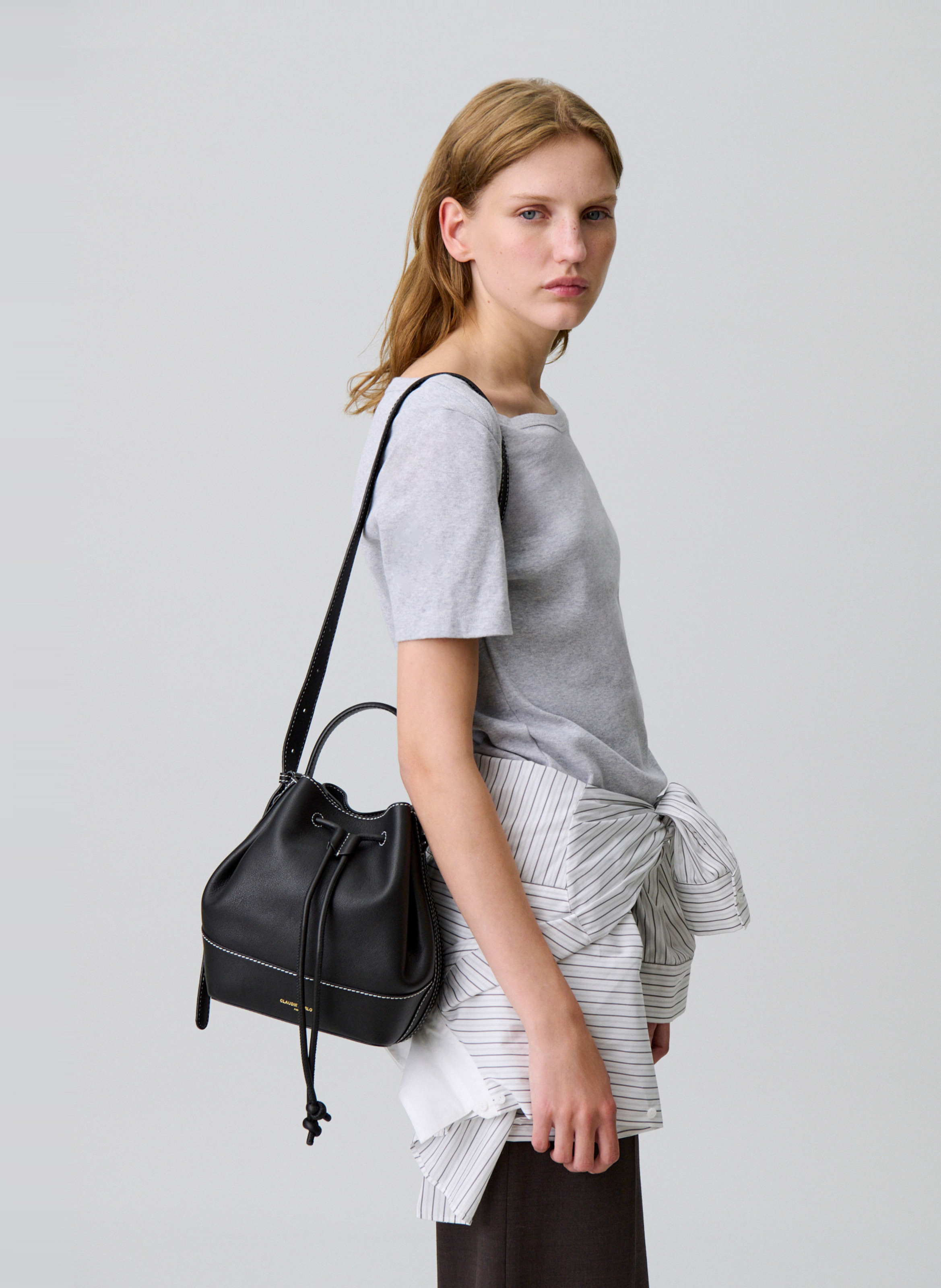 Sac bandoulière sceau en cuir CLAUDIE PIERLOT Noir