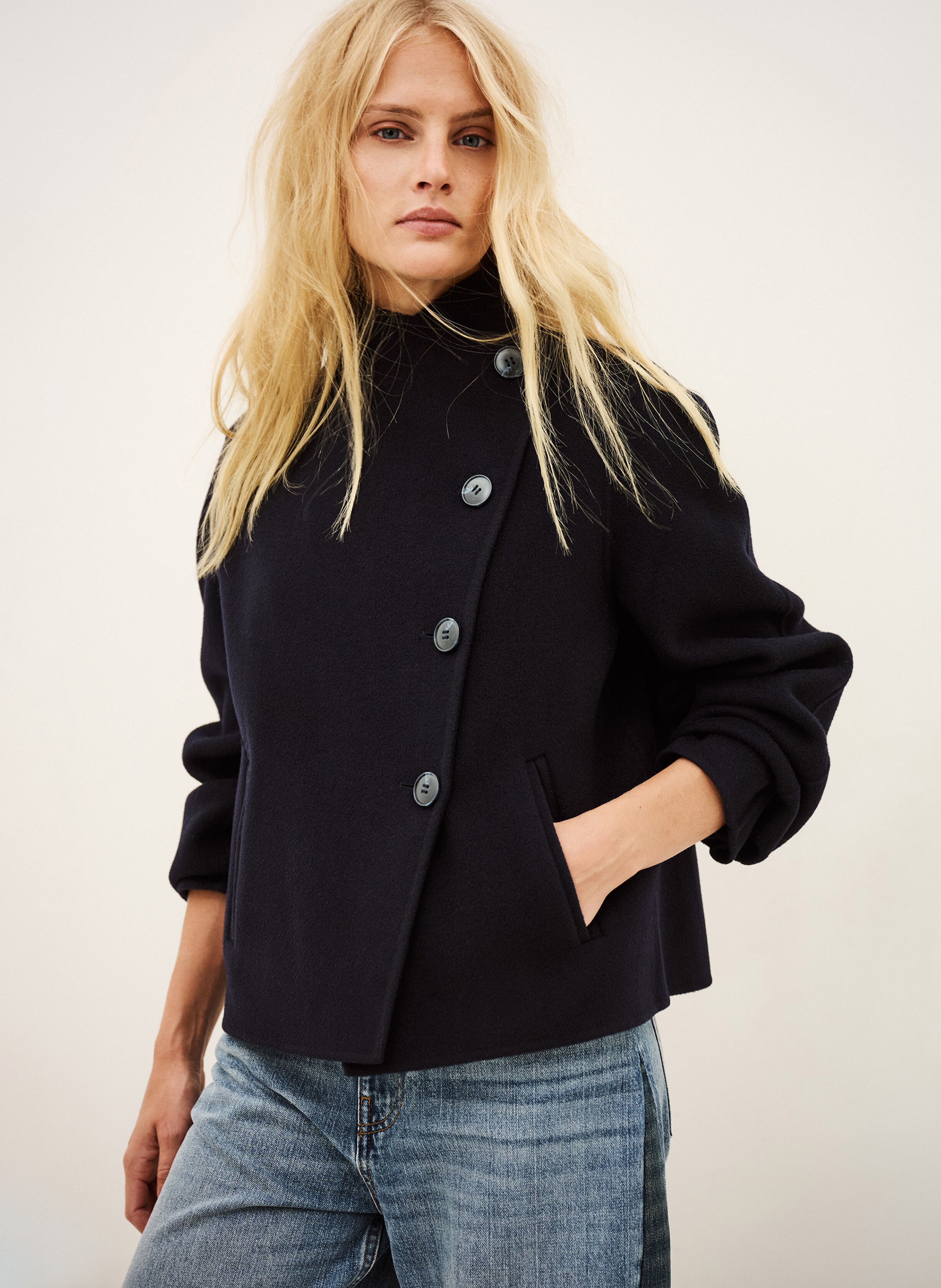 Ruime korte jas van gemengde kemeliawol BA&SH Blauw