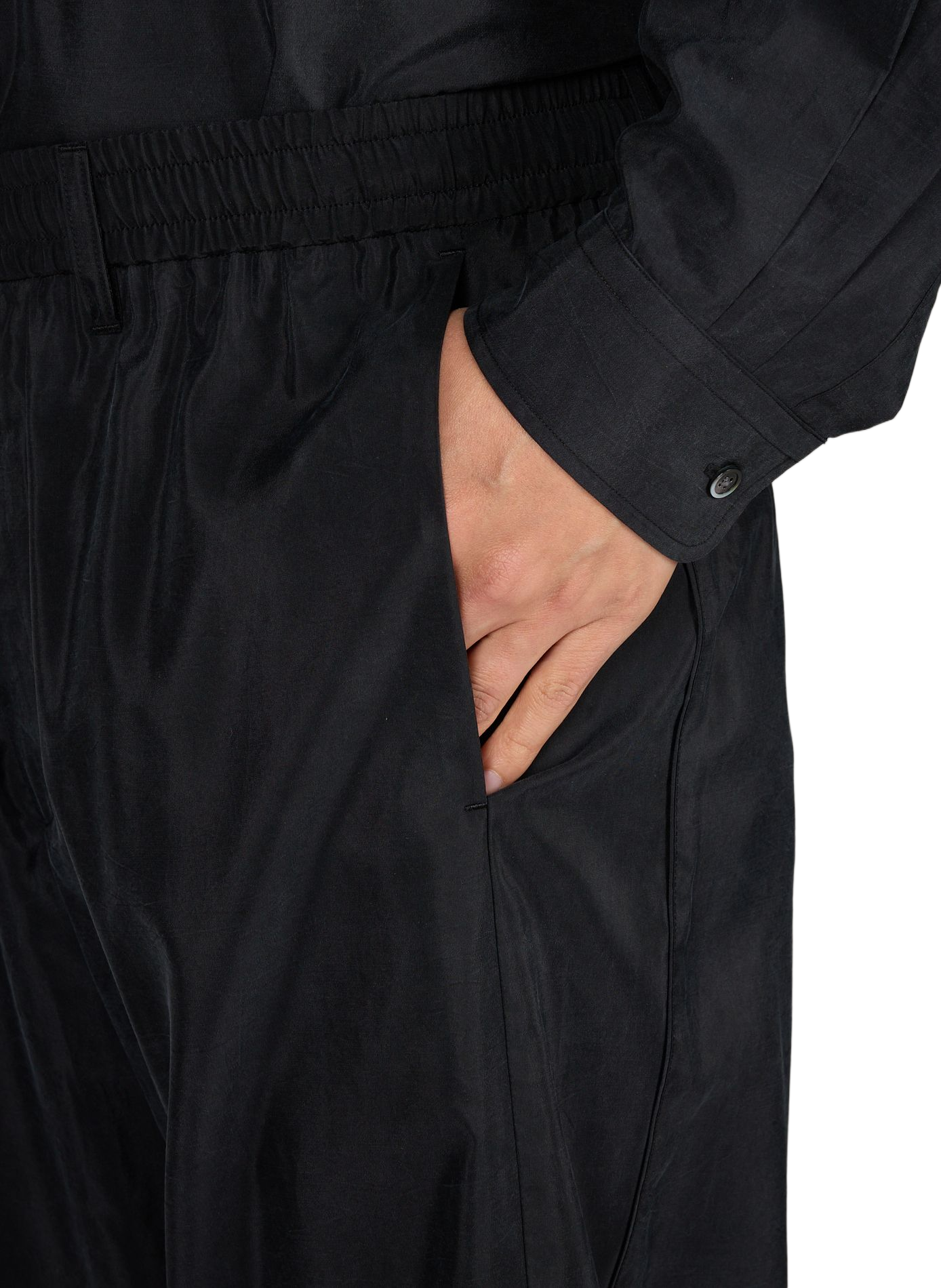 Pantalón recto de seda SSSTEIN Negro