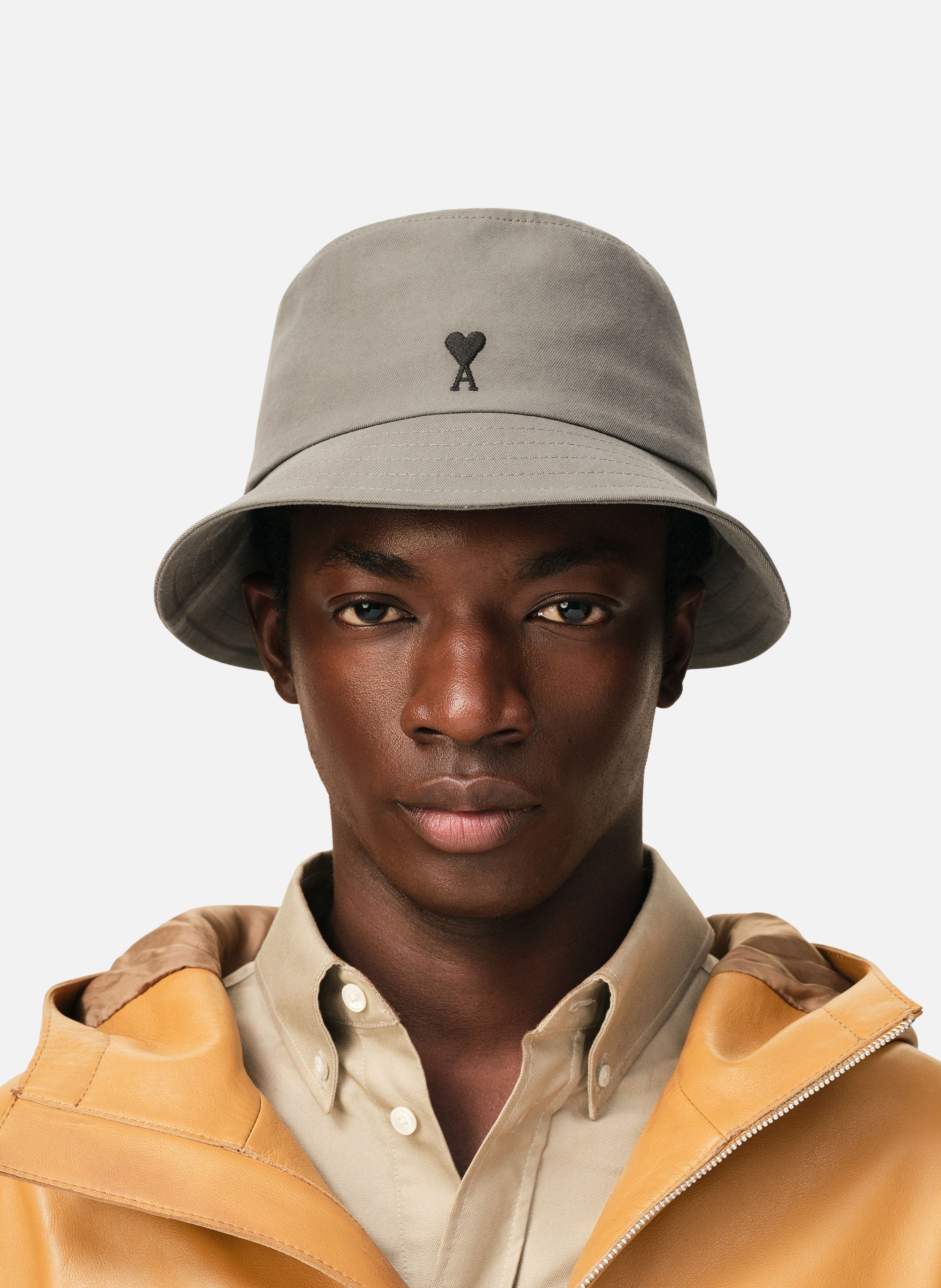 Bob ami de coeur noir unisexe en coton AMI PARIS Gris