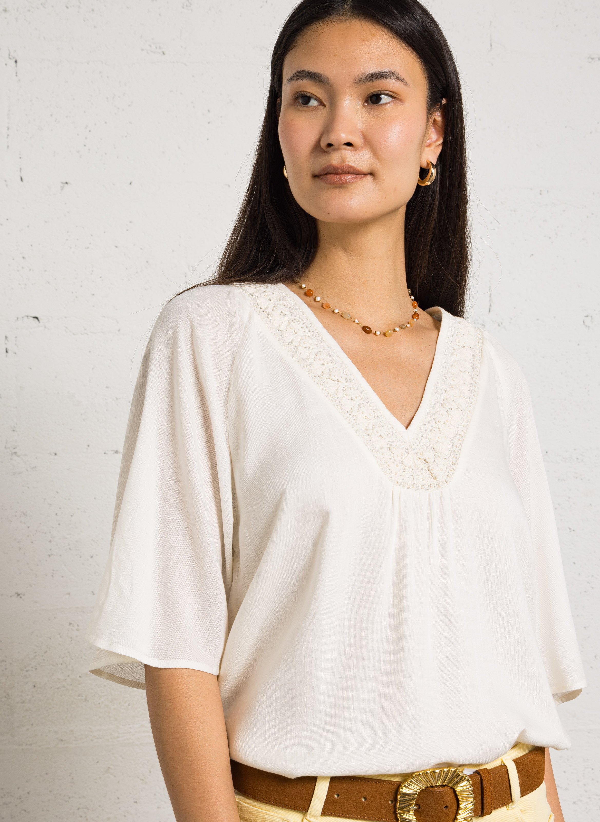 Tee-shirt col v fluide à broderies deborah MAISON 123 Beige