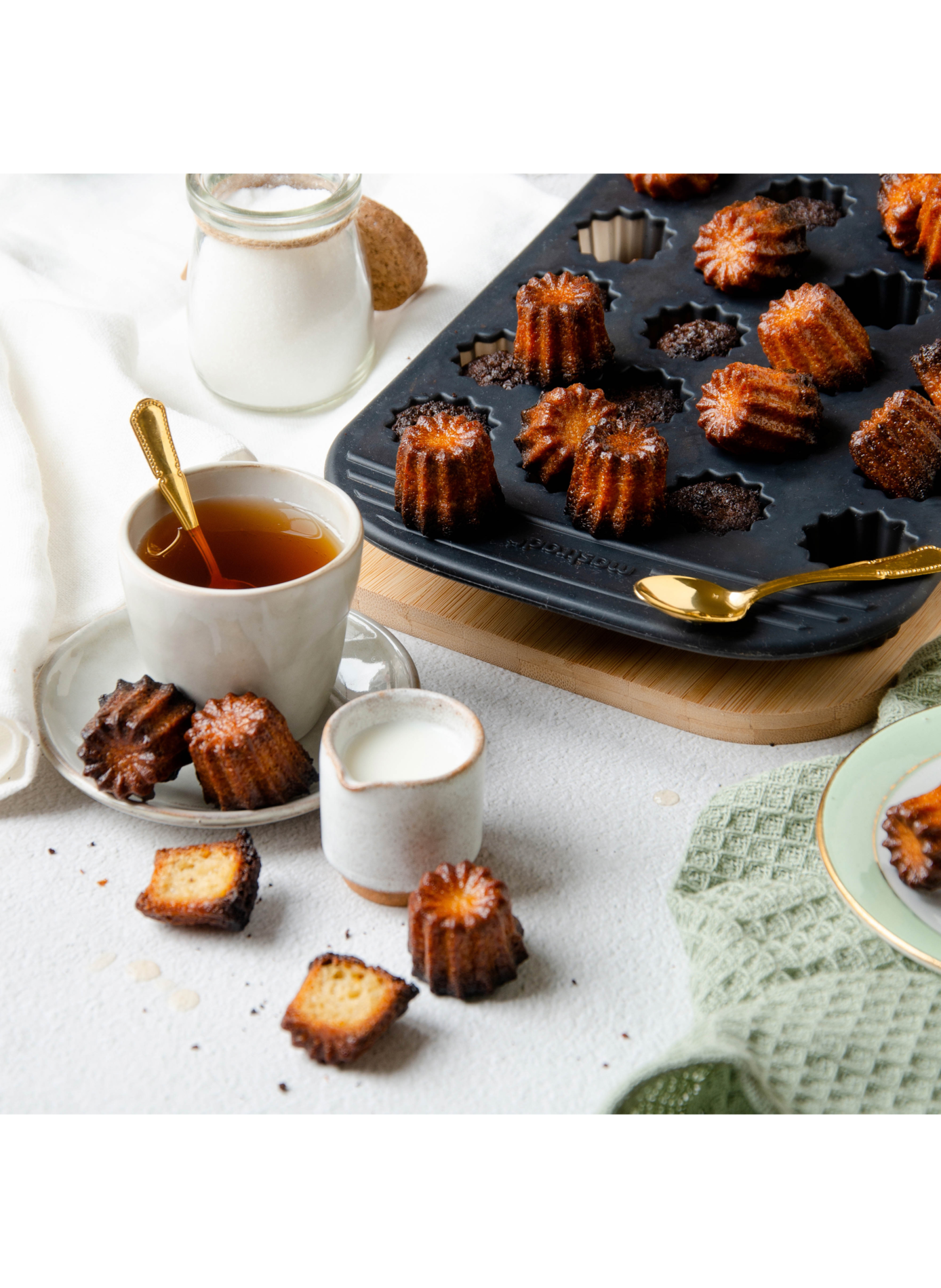 Mini-Cannelés-Backform mit 28 Vertiefungen MASTRAD Grau