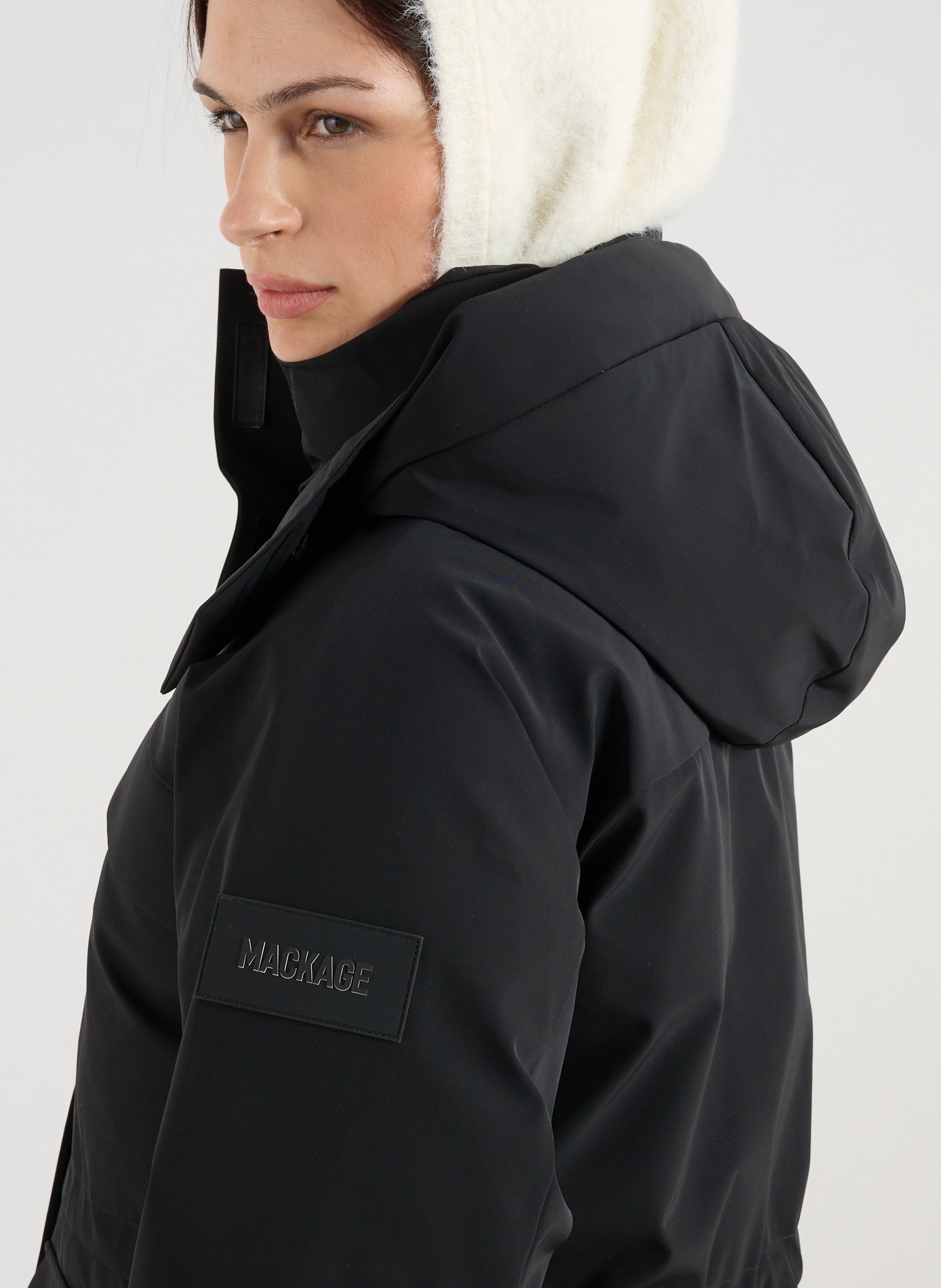 Doudoune Iclyn cintrée à capuche MACKAGE Noir