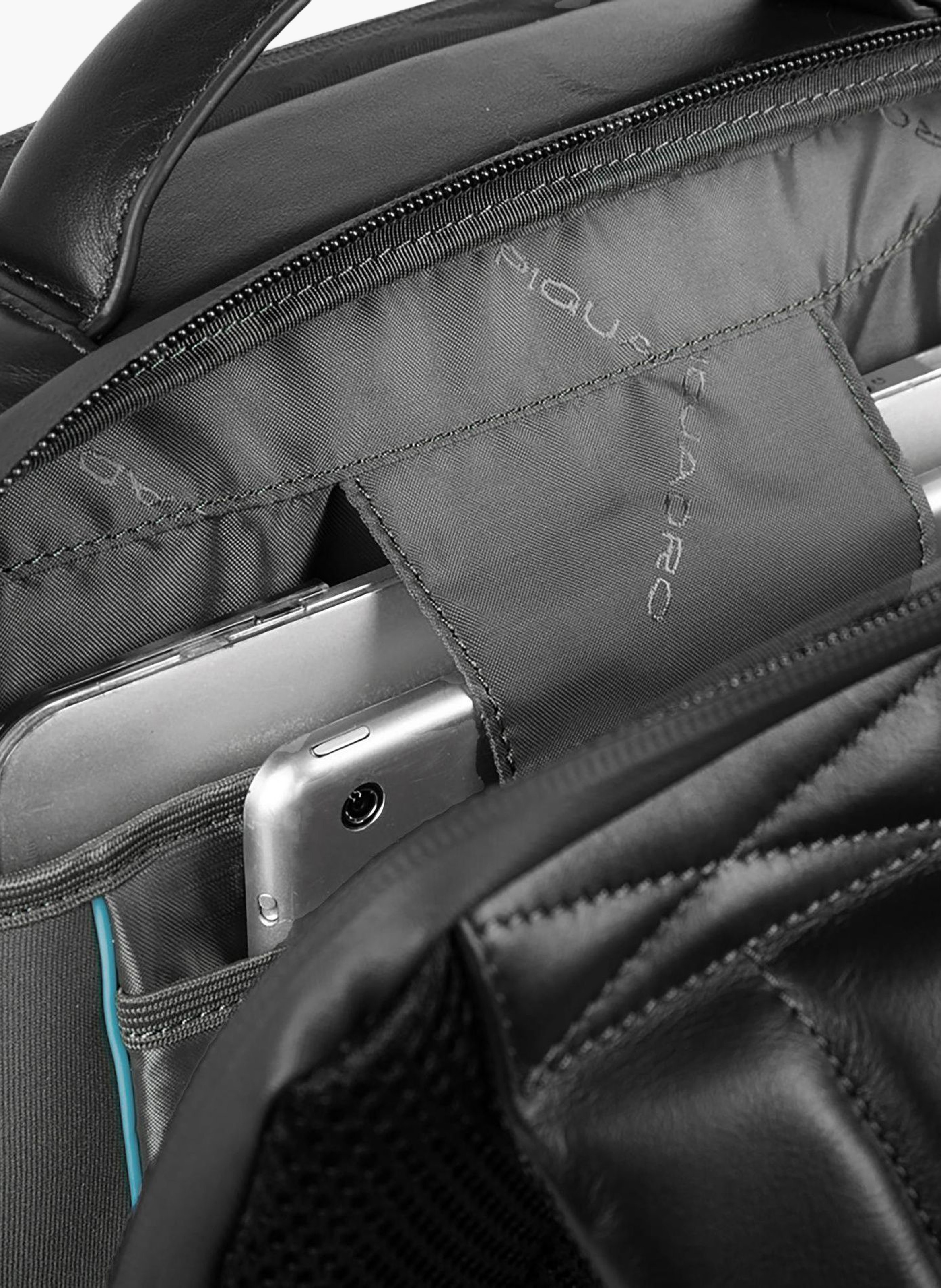 Sac à dos d' ordinateur 15,6" PIQUADRO Noir
