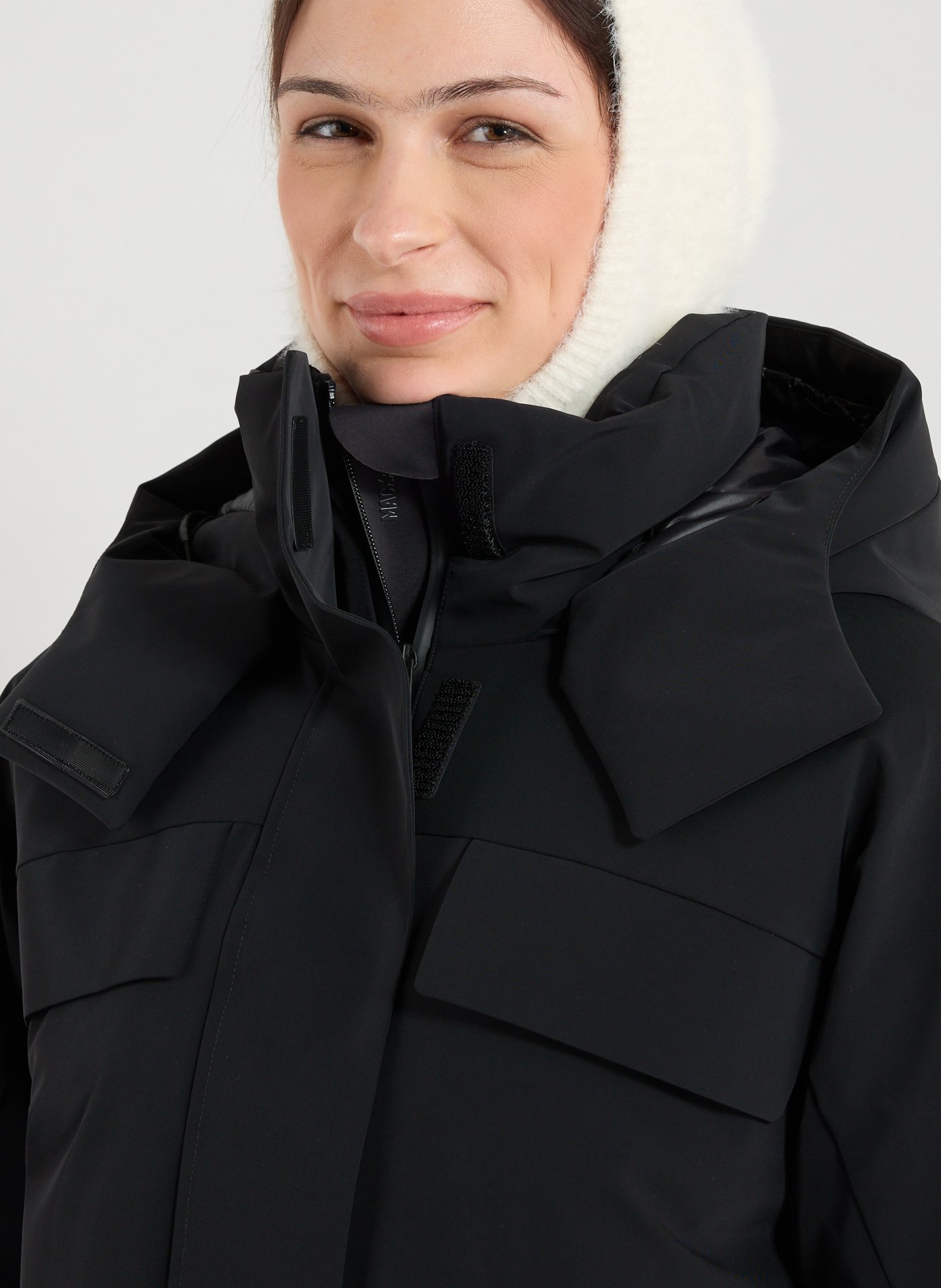 Doudoune Iclyn cintrée à capuche MACKAGE Noir