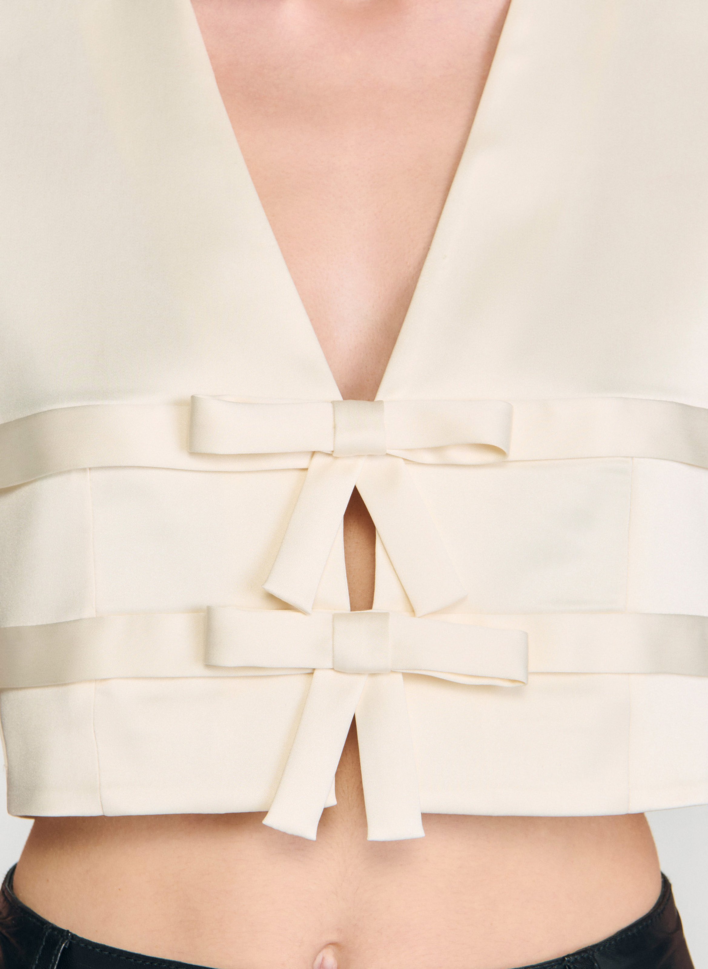 Top court satiné sans manches à noeuds SANDRO Beige