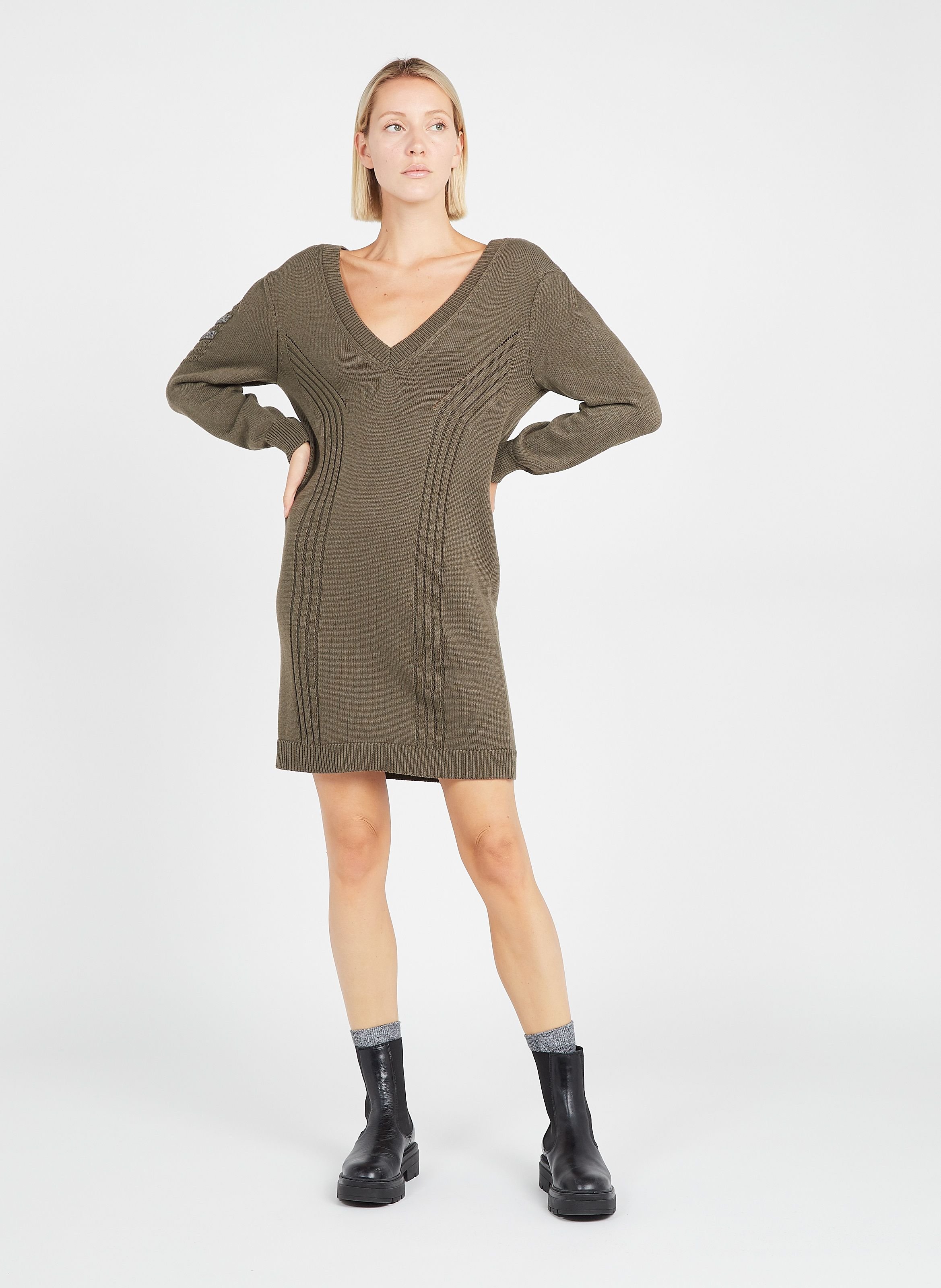 Robe mi longue décolleté v en maille