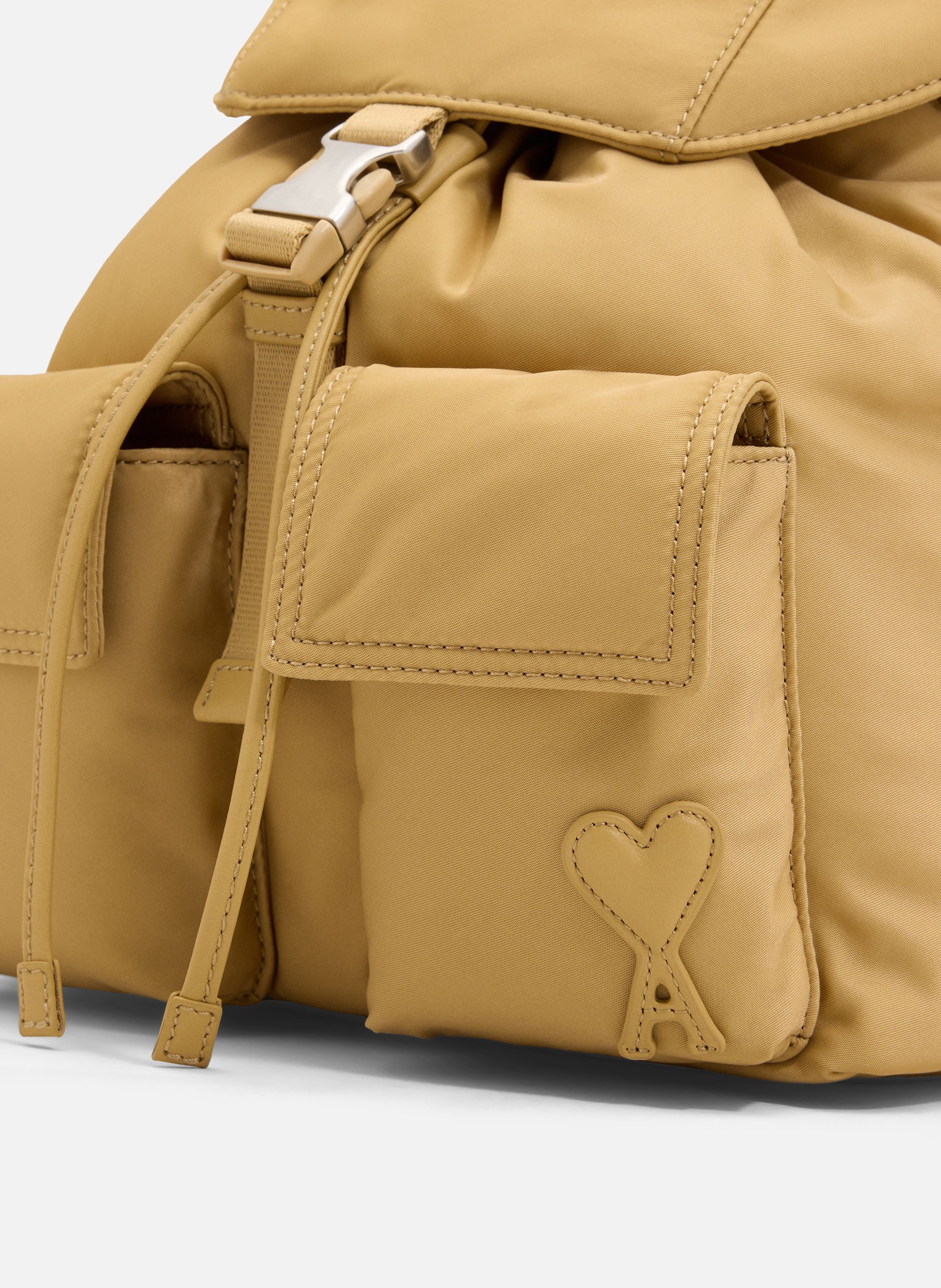 Petit sac à dos à rabat marcel unisexe en nylon AMI PARIS Beige
