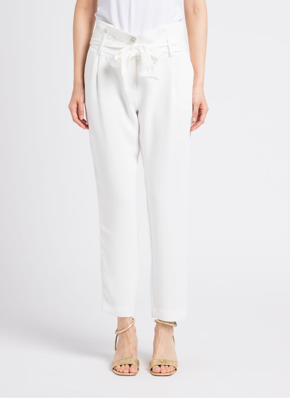 Pantalon carotte taille haute ceinturée Blanc by IKKS IKKS Pantalon carotte taille haute ceinturée Blanc