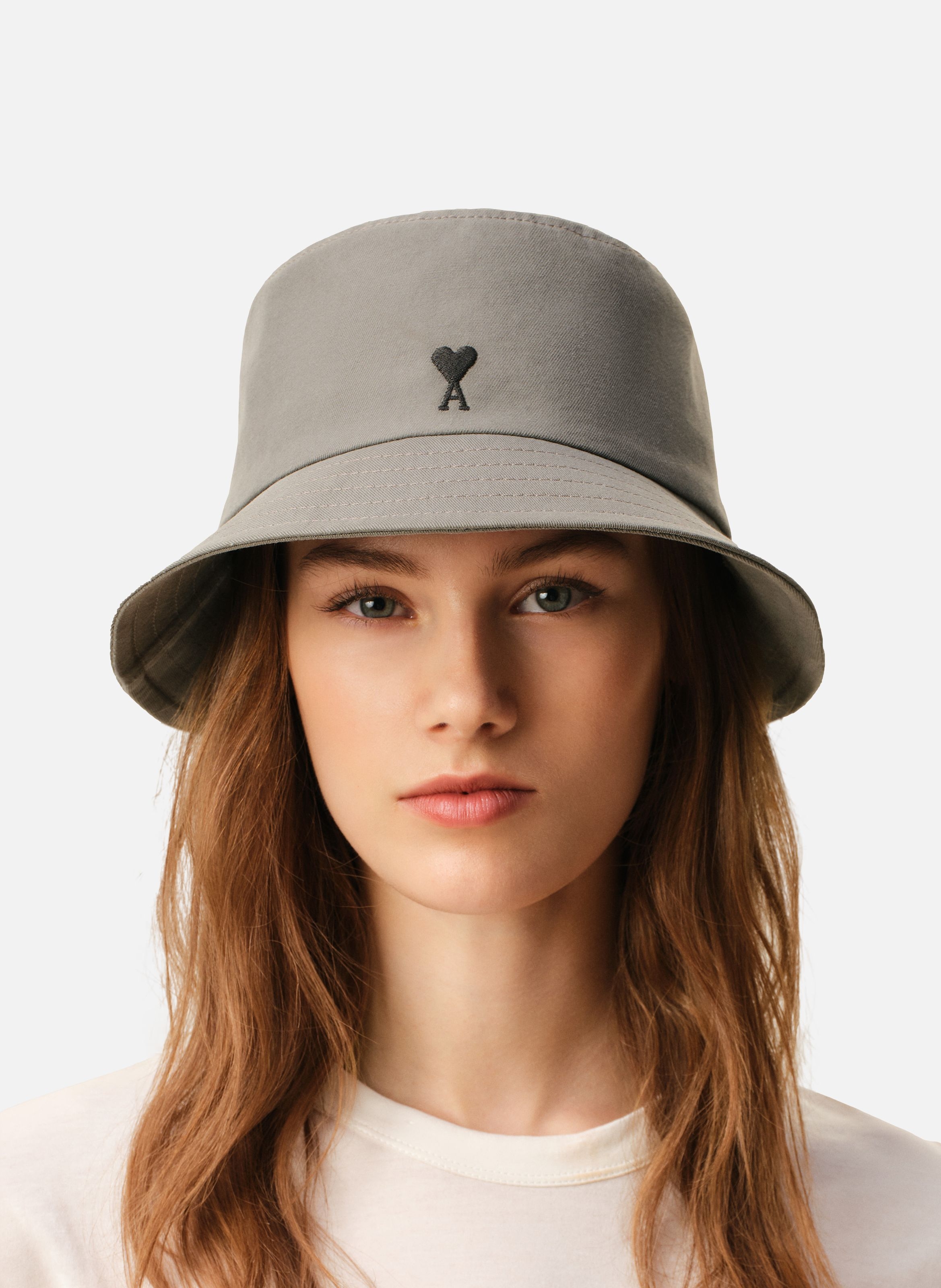 Bob ami de coeur noir unisexe en coton AMI PARIS Gris