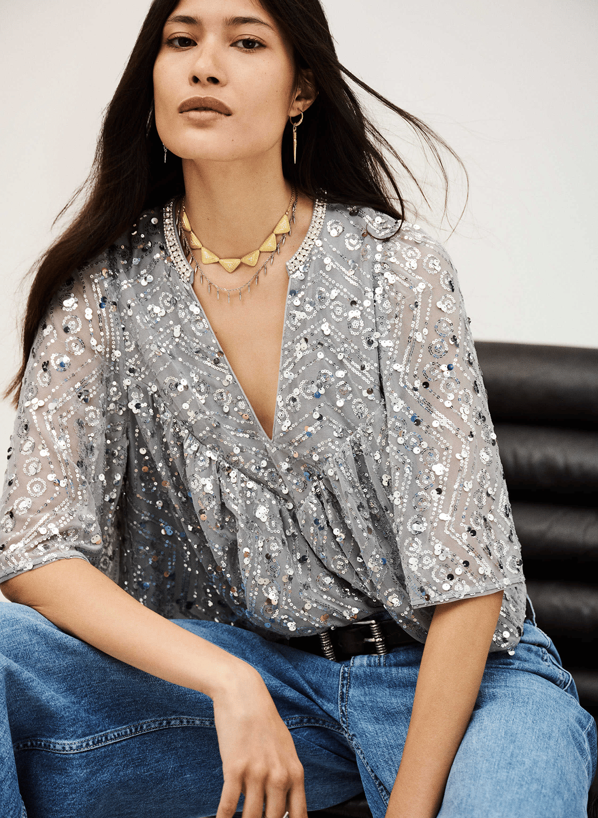 Top ample col v à sequins cara Argent