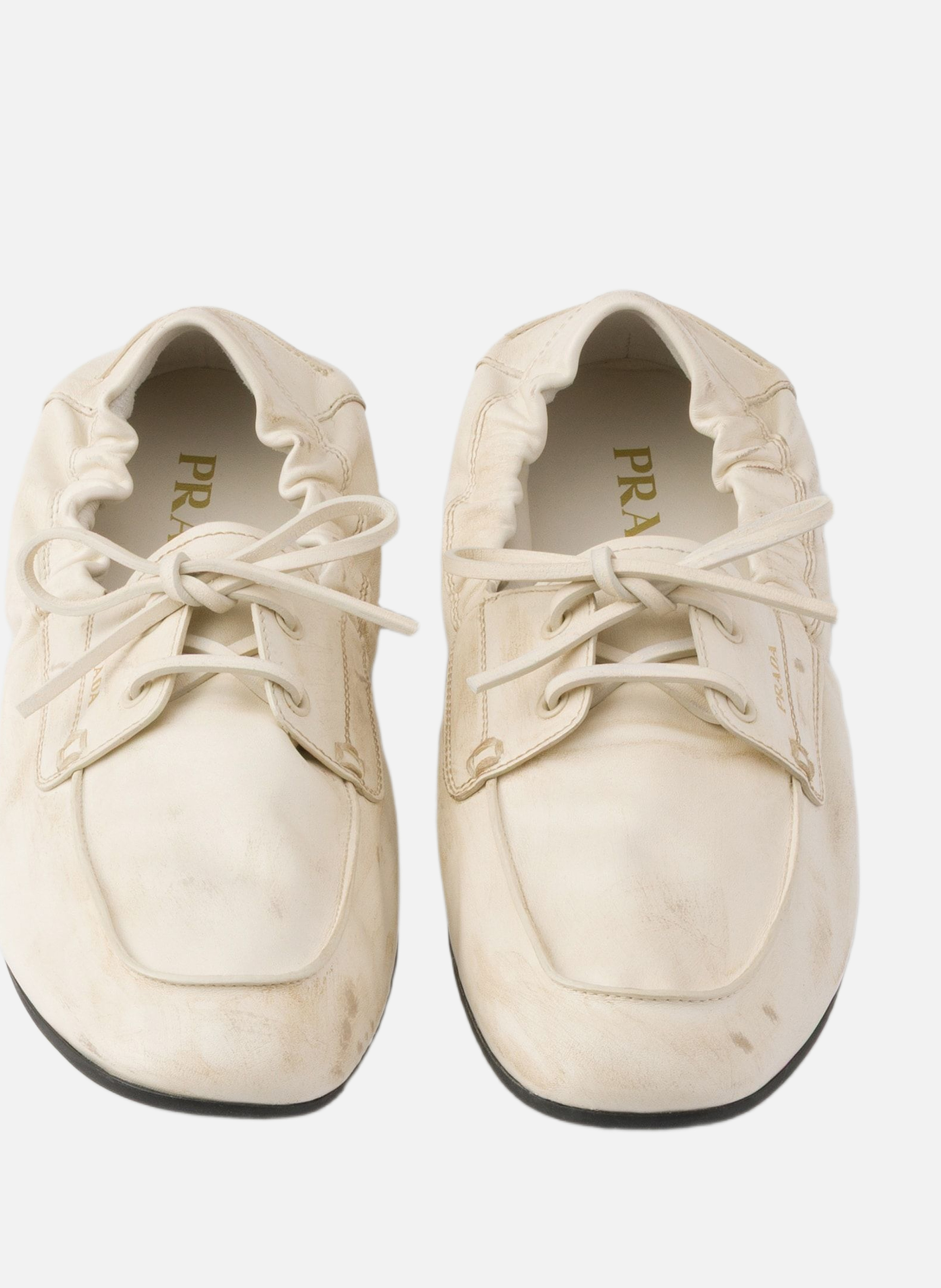 Chaussures bateau en cuir vieilli PRADA Beige