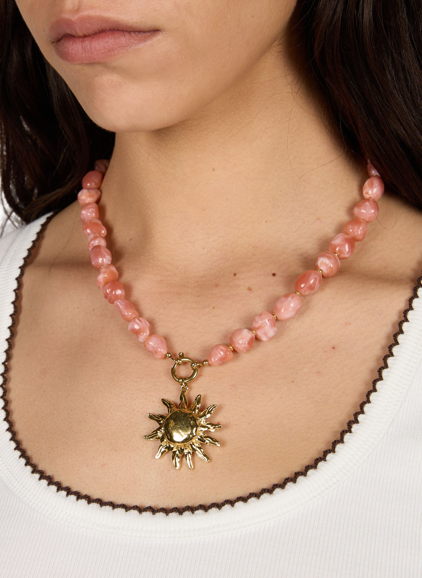 Collier perles à pendentif soleil AU PRINTEMPS PARIS Rose