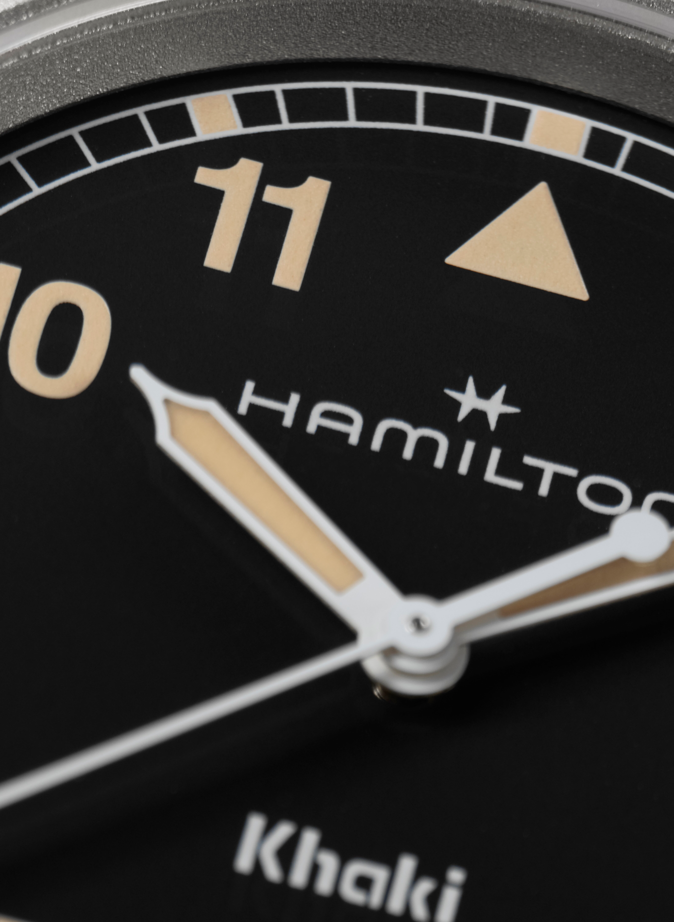 Montre quartz Khaki Field en acier inoxydable HAMILTON Noir
