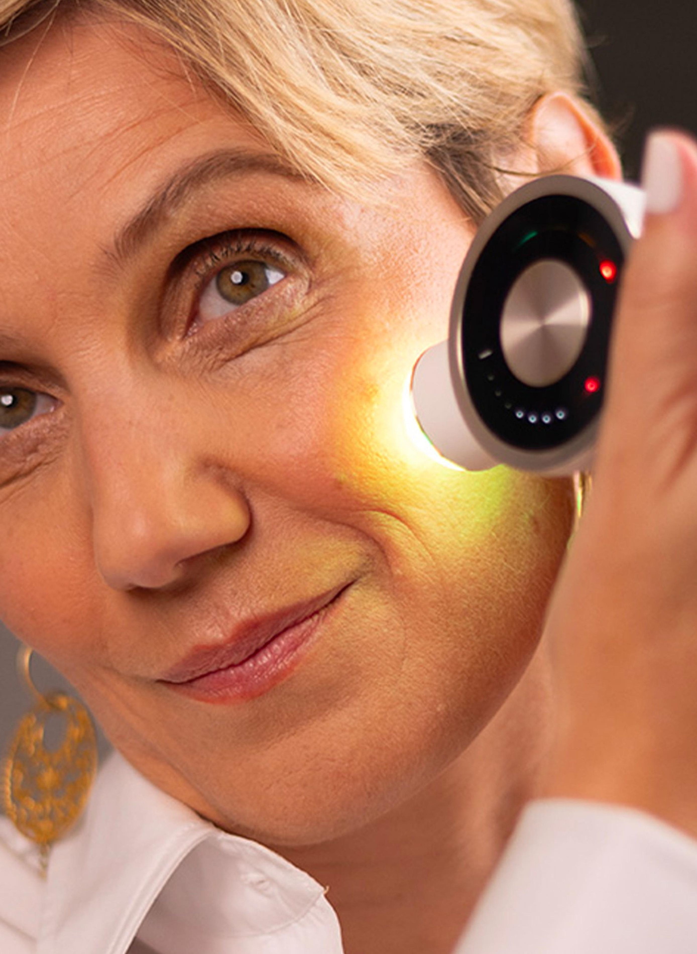 Capsules SPOTLESS – Sérum Correcteur Anti-Taches à lumière LED LIGHTINDERM No color