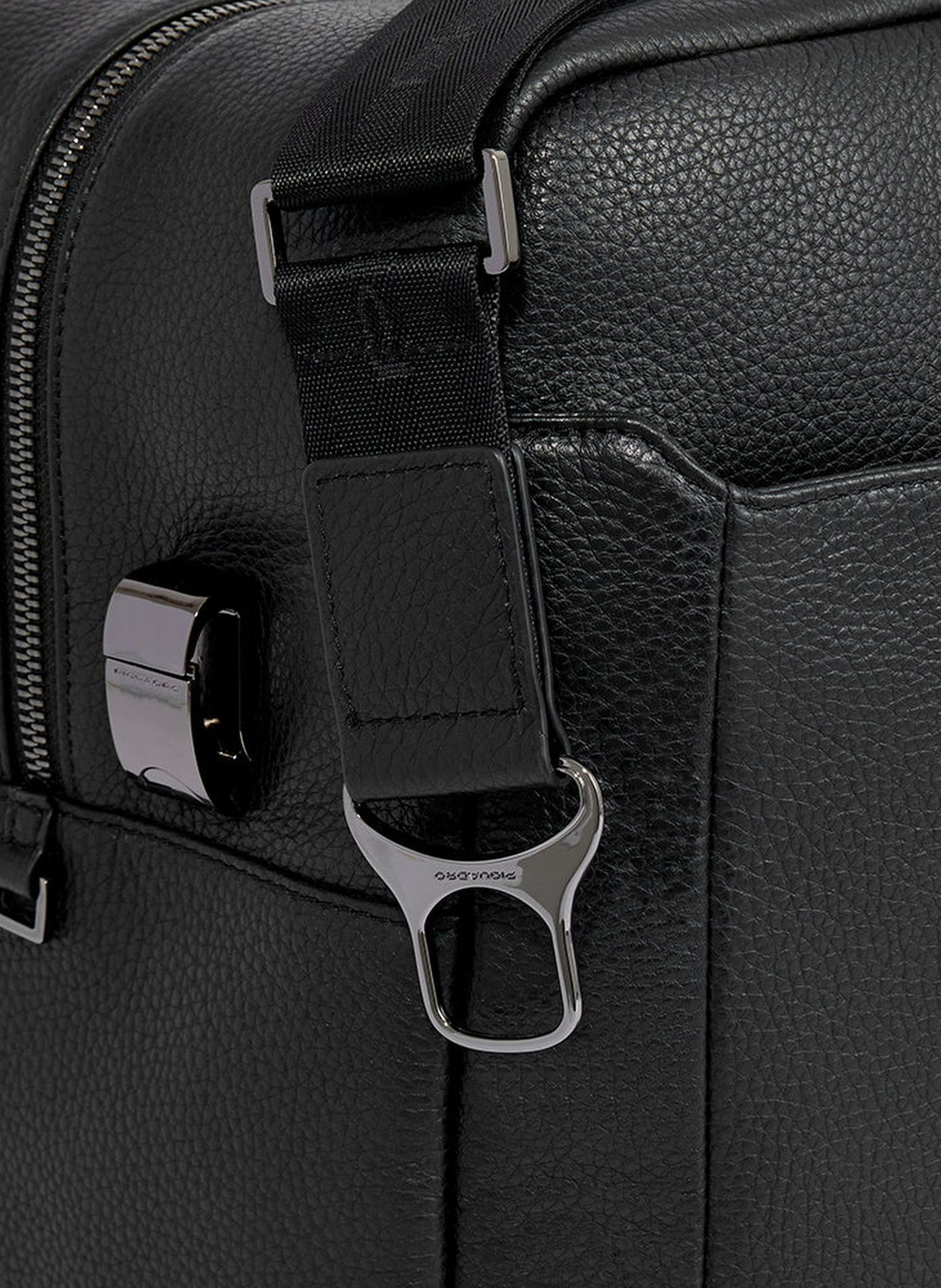 Leather duffel bag with shoe compartment & trolley strap PIQUADRO Black