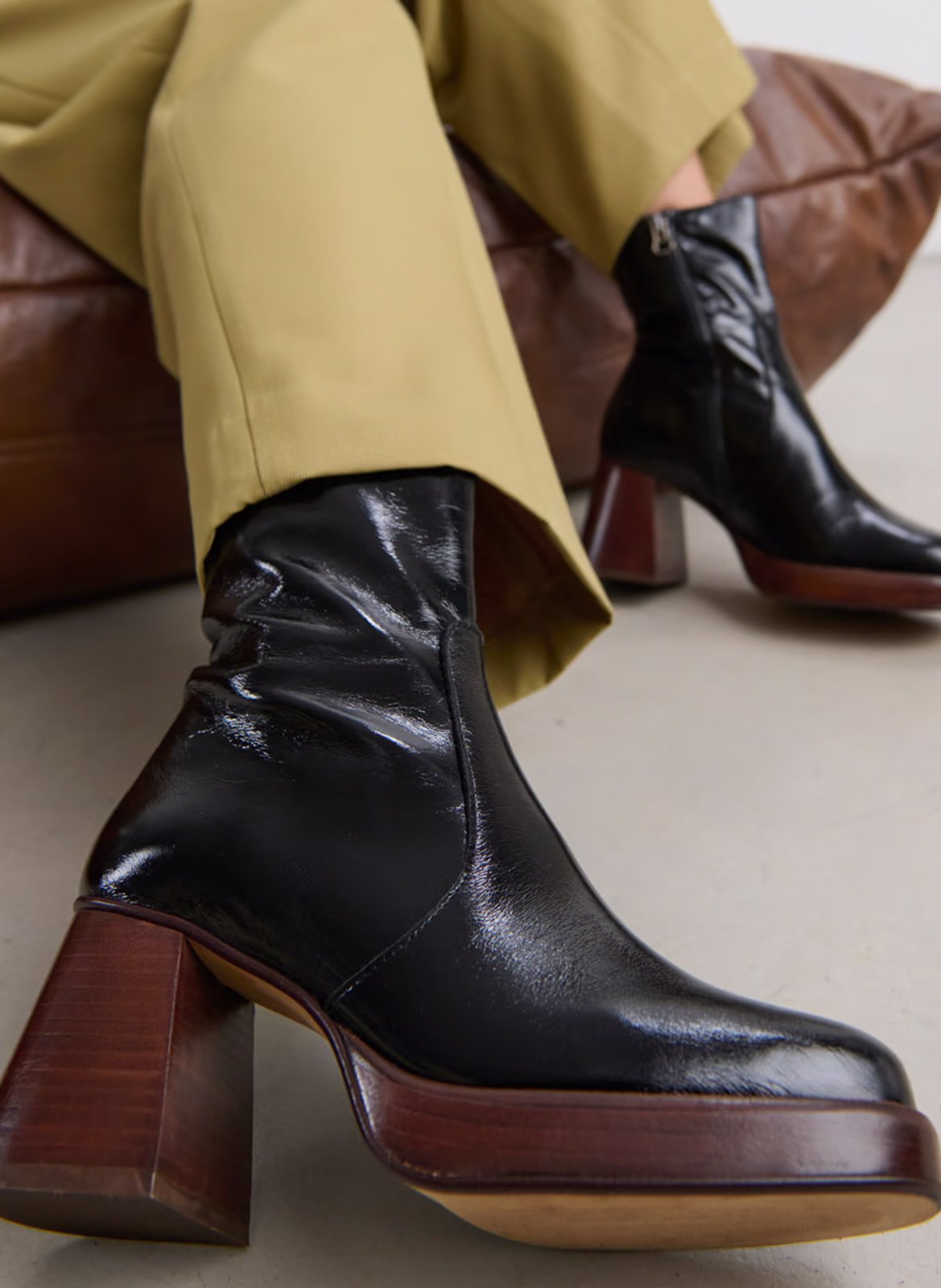 Bottines talons hauts en cuir brigand JONAK Noir