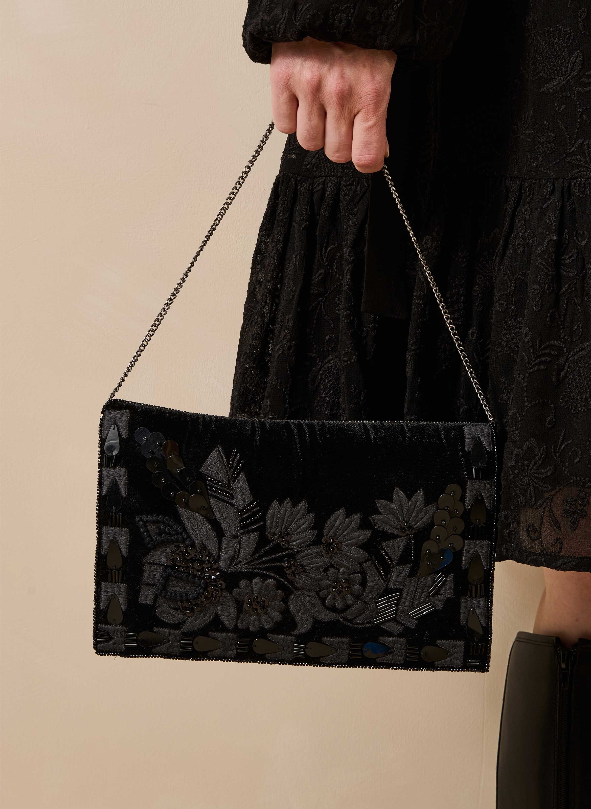 Clutch met kralen en bloemenmotief LA FEE MARABOUTEE Zwart