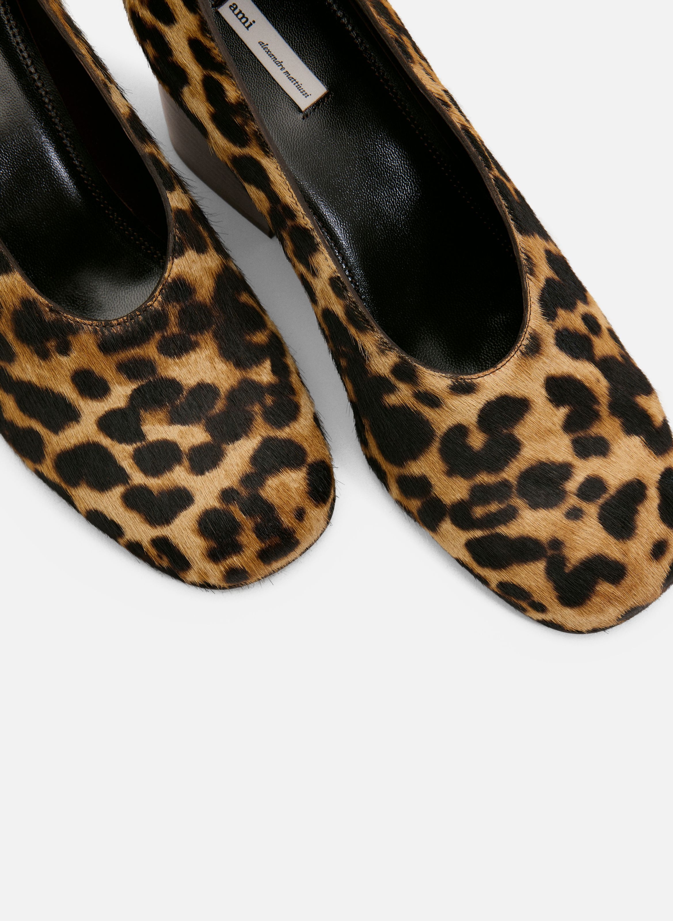 Escarpins imprimés léopard en cuir de vachette AMI PARIS Beige