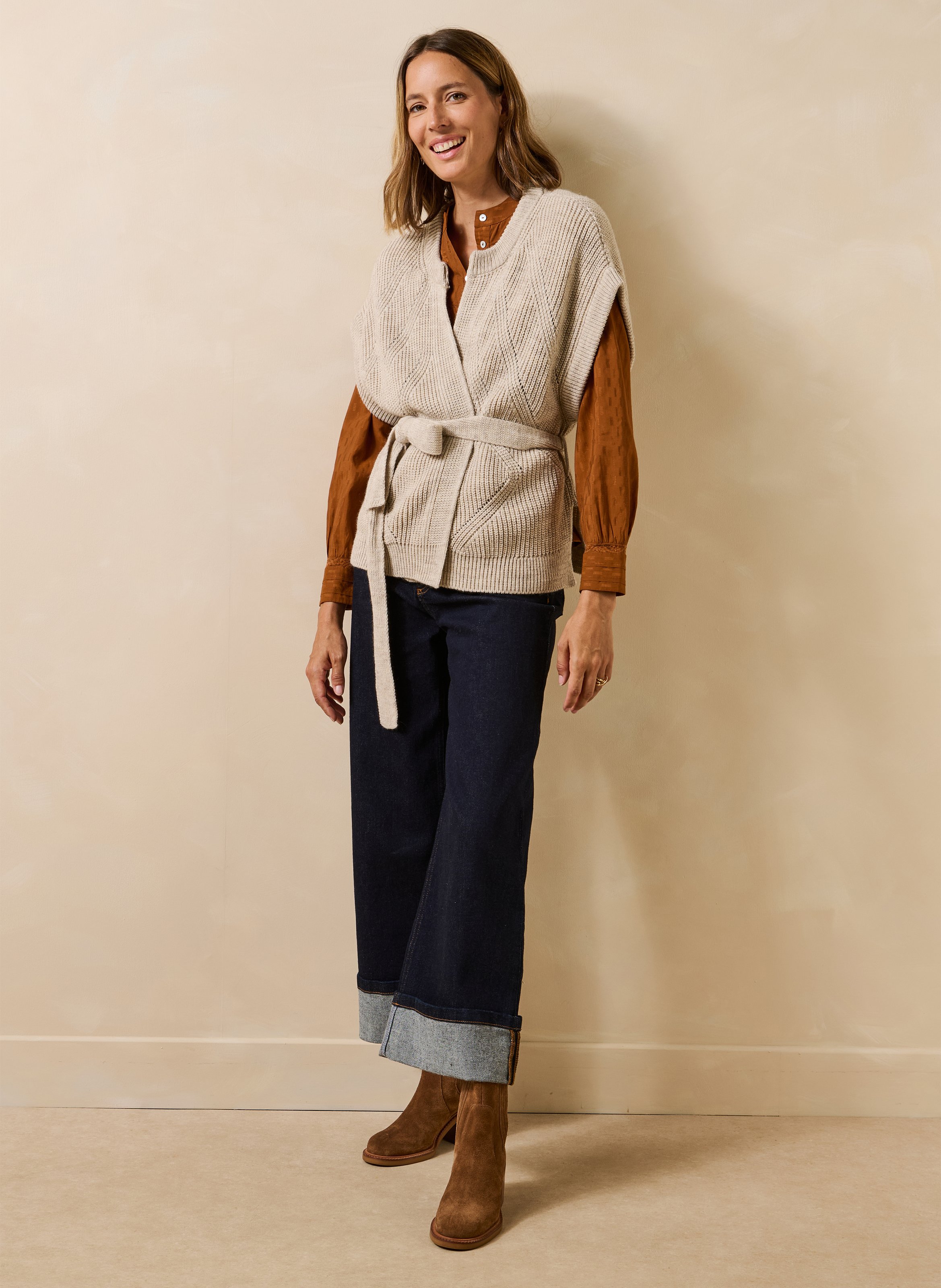 Ruimvallend mouwloos vest in parelboordsteek LA FEE MARABOUTEE Beige