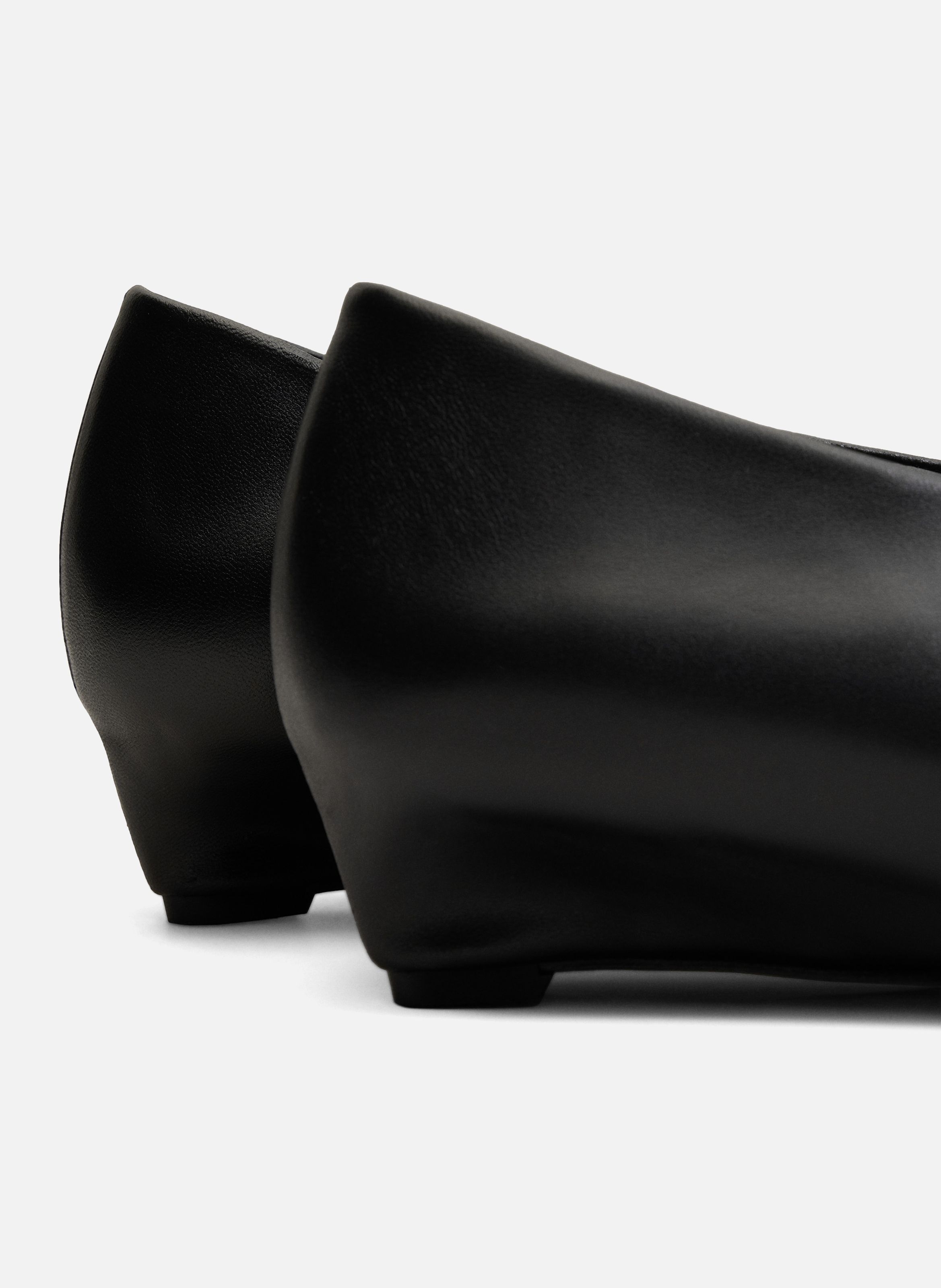 Escarpins compensés à bout pointu en cuir d'agneau AMI PARIS Noir